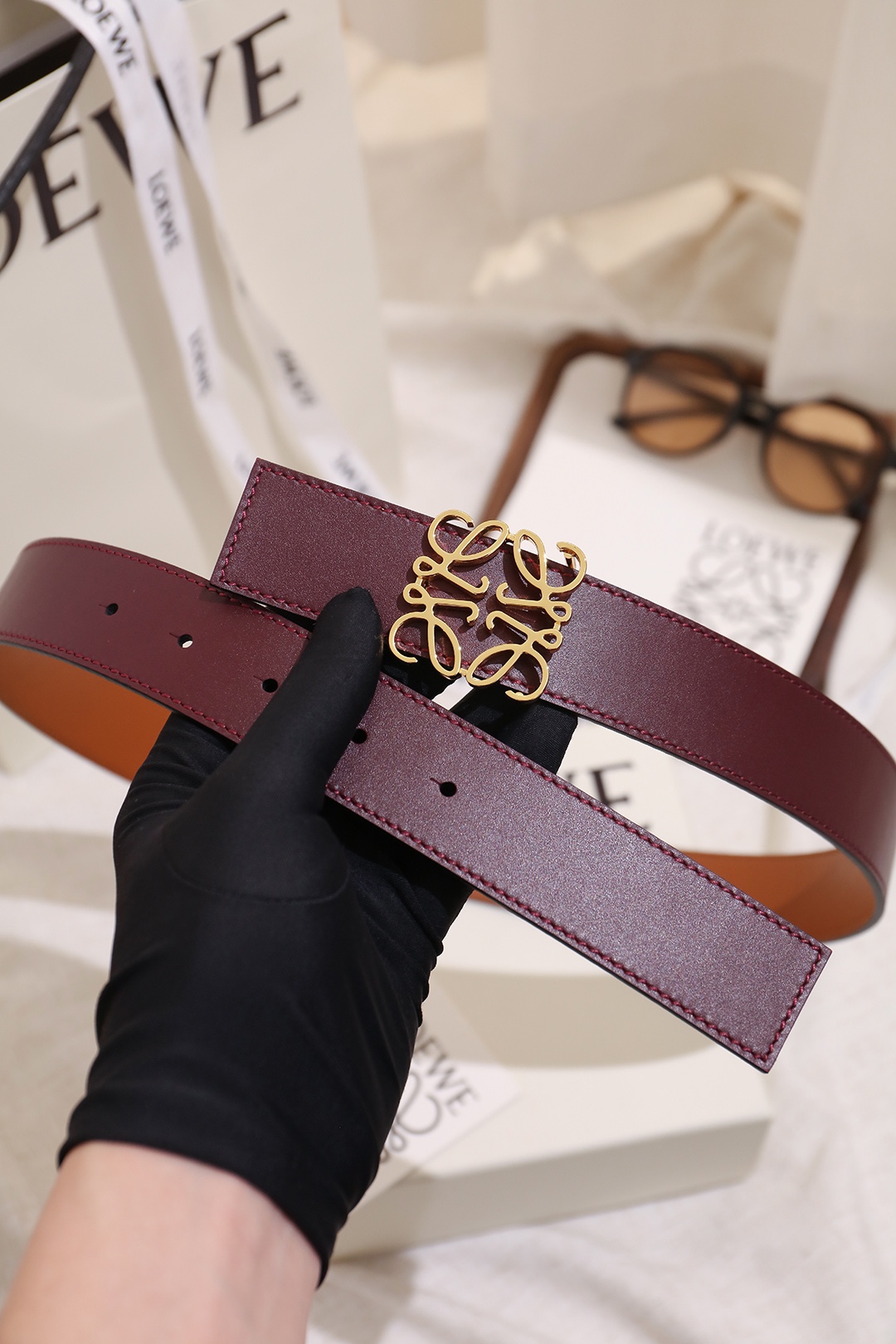 Loewe 宽度：𝟑 𝟱𝗰𝗺 罗意威 LOEWE « 配全套 原包装 » 双面可用 进口 小牛皮/皮质经久耐用+精品纯铜