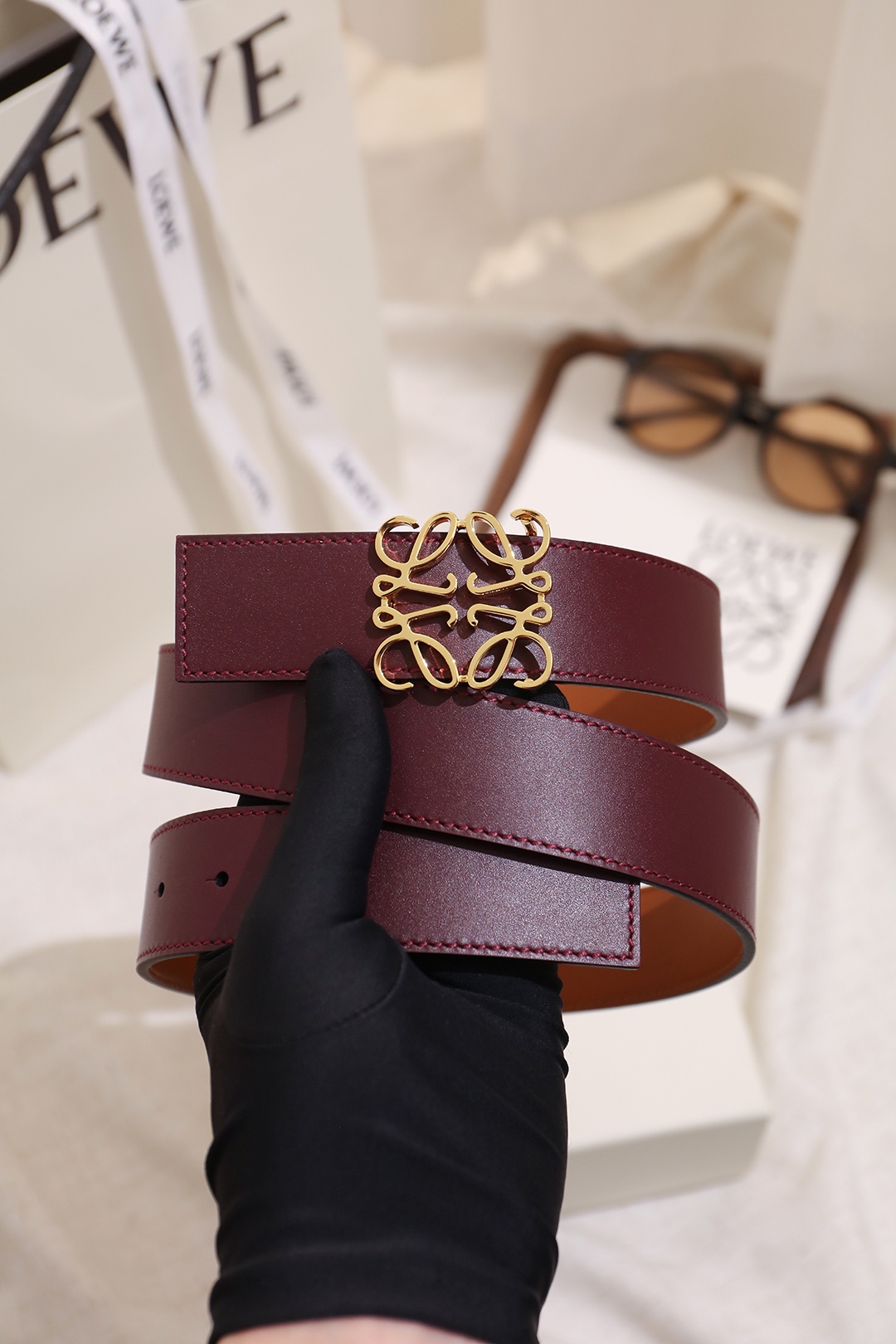 Loewe 宽度：𝟑 𝟱𝗰𝗺 罗意威 LOEWE « 配全套 原包装 » 双面可用 进口 小牛皮/皮质经久耐用+精品纯铜