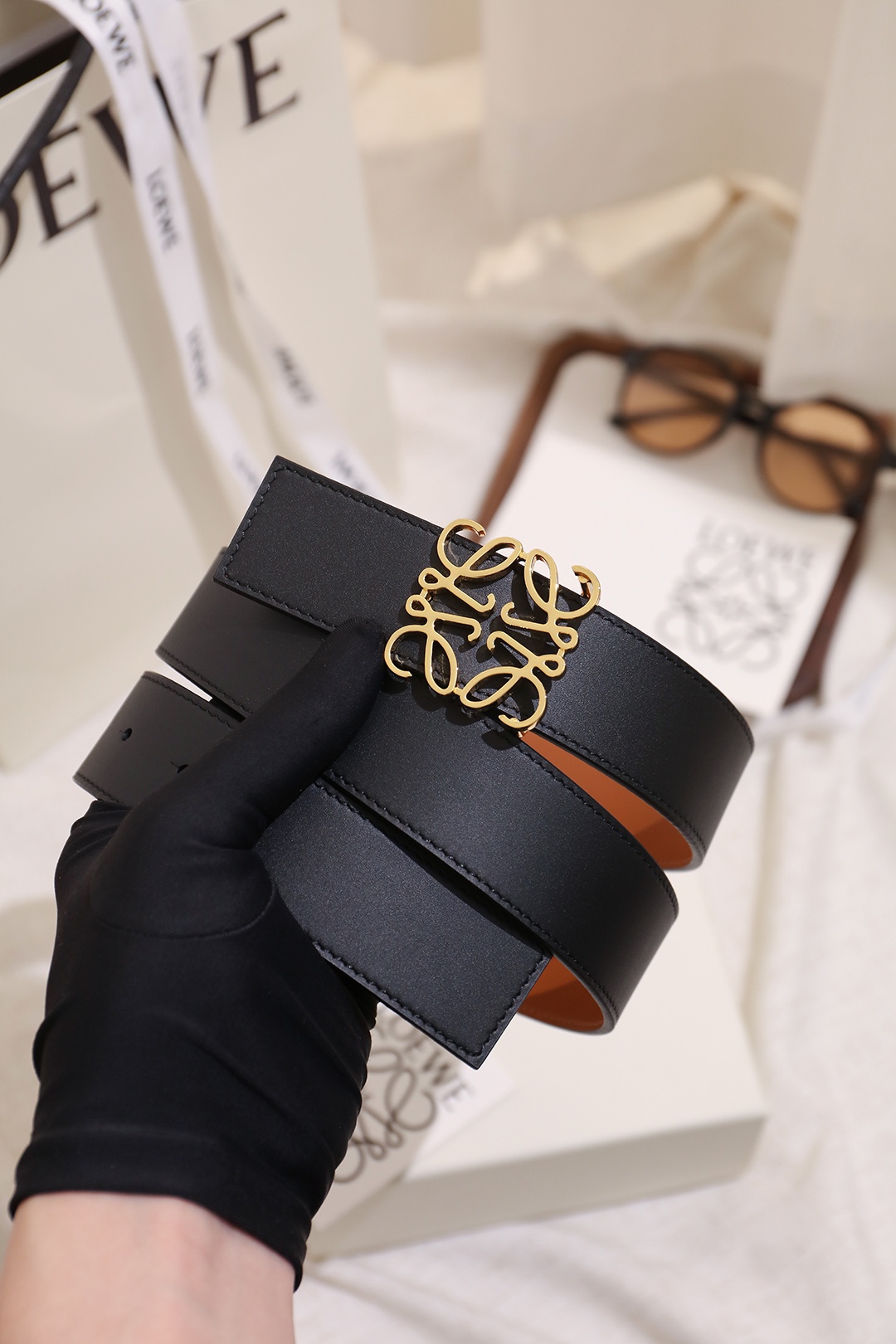 Loewe 宽度：𝟑 𝟱𝗰𝗺 罗意威 LOEWE « 配全套 原包装 » 双面可用 进口 小牛皮/皮质经久耐用+精品纯铜