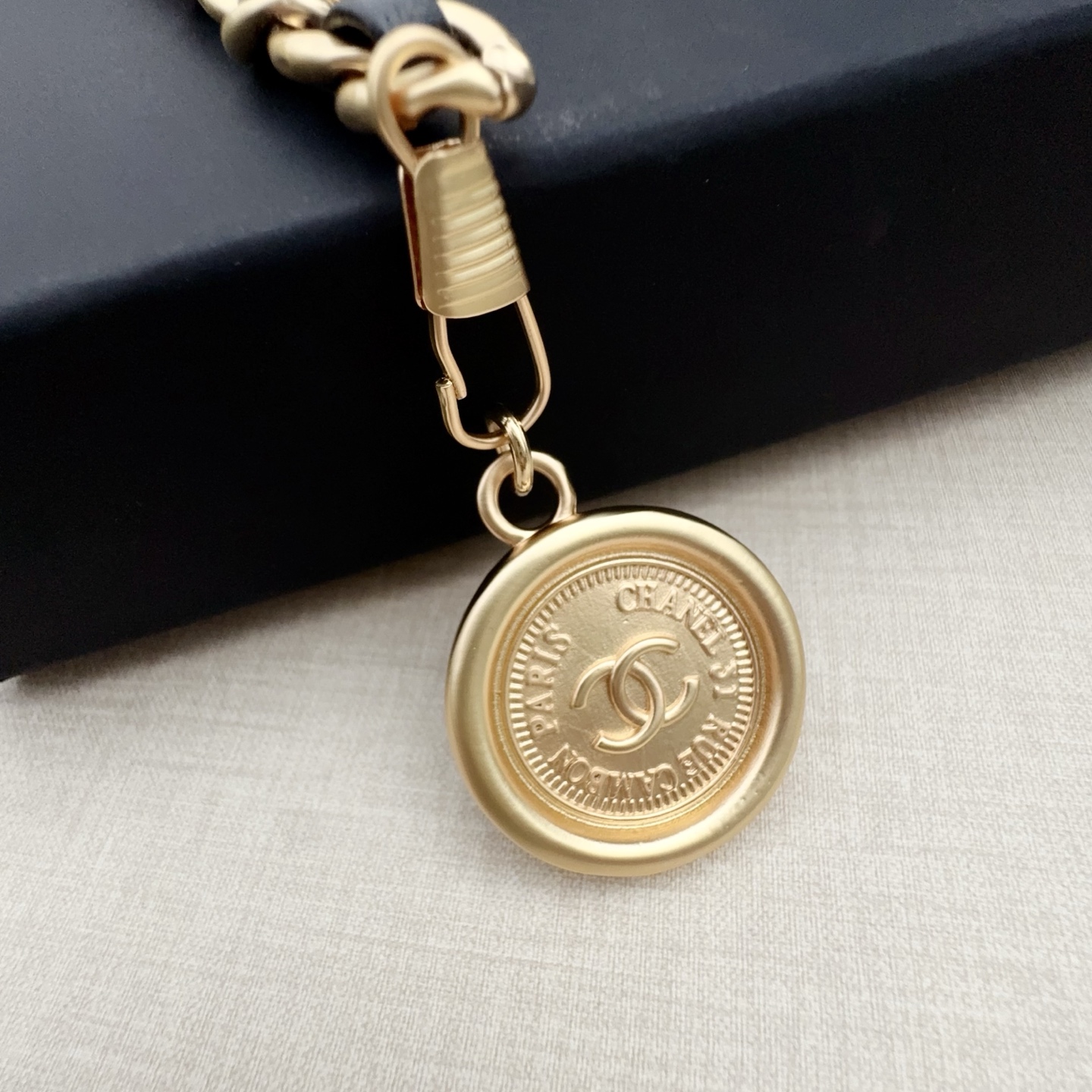 💥💥💥CHANEL 香奈儿、纯铜编织牛皮腰链、经典优雅、时尚百搭，长度：均码，