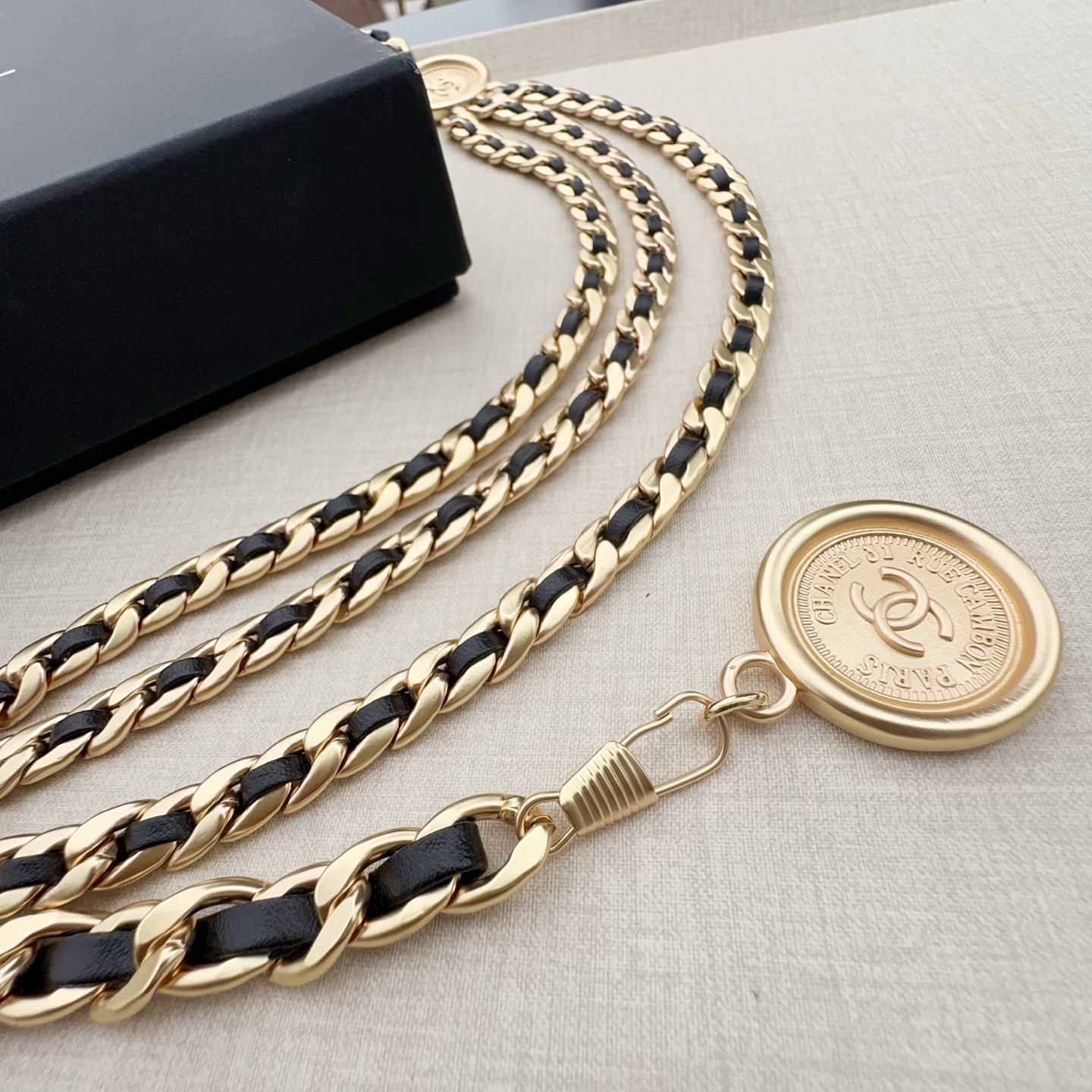 💥💥💥CHANEL 香奈儿、纯铜编织牛皮腰链、经典优雅、时尚百搭，长度：均码，