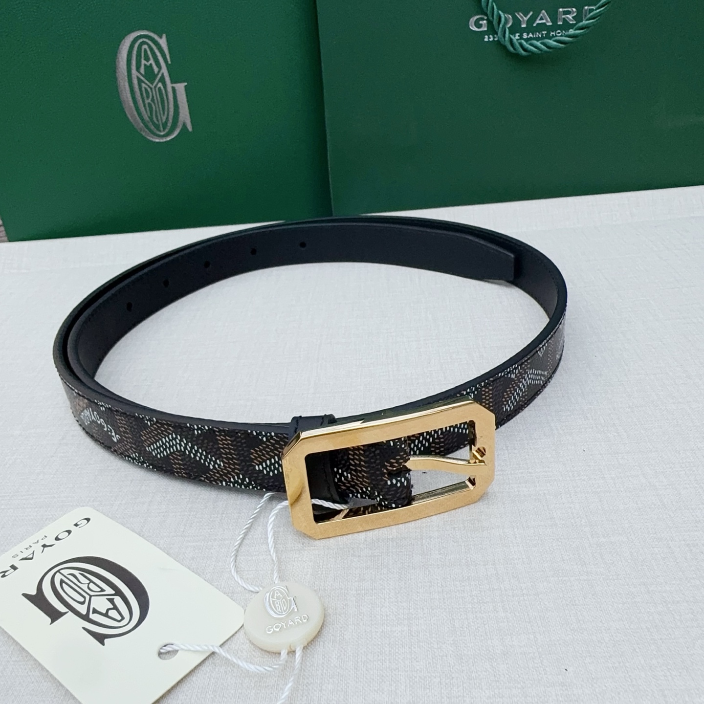 NO:763958,Goyard Goya, width 2.0cm, length: 75.80.85.90.95.100. Europe, the belt is carefully made of imported first-layer cowhide and Goyard counter materials, fine pure copper buckle, high-end atmosphere, low-key luxury, with a full set of packaging, belt, cowhide19860909Goyard戈雅,宽度2.0cm,长度:75.80.85.90.95.100.欧,带身采用进口头层牛皮、Goyard专柜材料精心制作而成,精品纯铜扣,高端大气,低调奢华,搭配全套包装,皮带,cowhide,Belt
