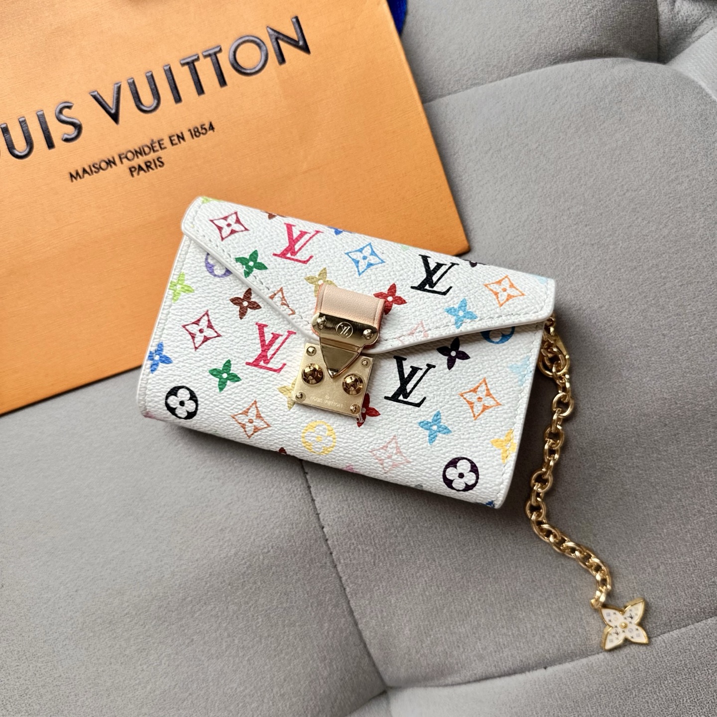 Louis Vuitton（路易威登）最新爆款⭐️⭐️⭐️腰链小腰包，专柜材质配磨砂底、配纯铜五金扣，时