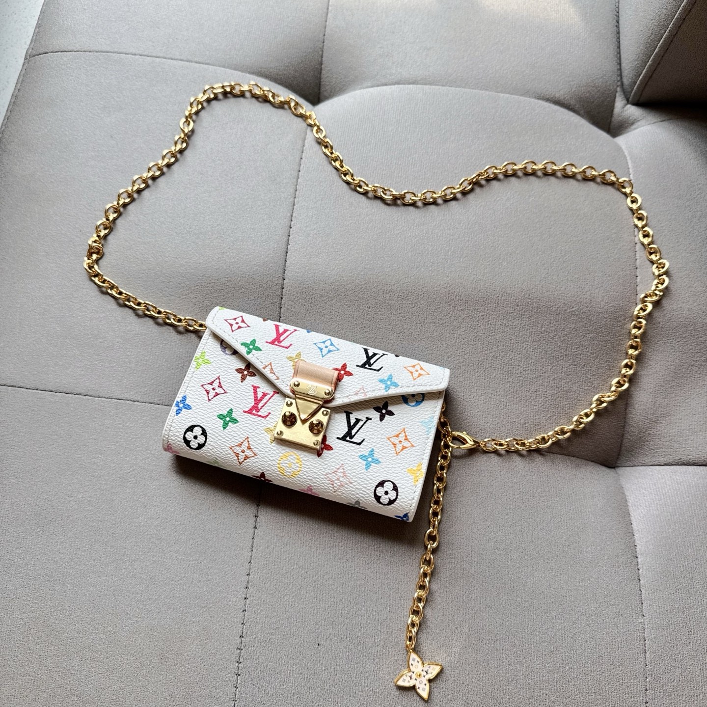 Louis Vuitton（路易威登）最新爆款⭐️⭐️⭐️腰链小腰包，专柜材质配磨砂底、配纯铜五金扣，时