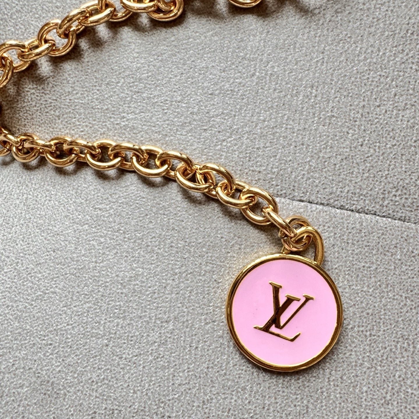 Louis Vuitton（路易威登）最新爆款⭐️⭐️⭐️腰链小腰包，专柜材质配磨砂底、配纯铜五金扣，时