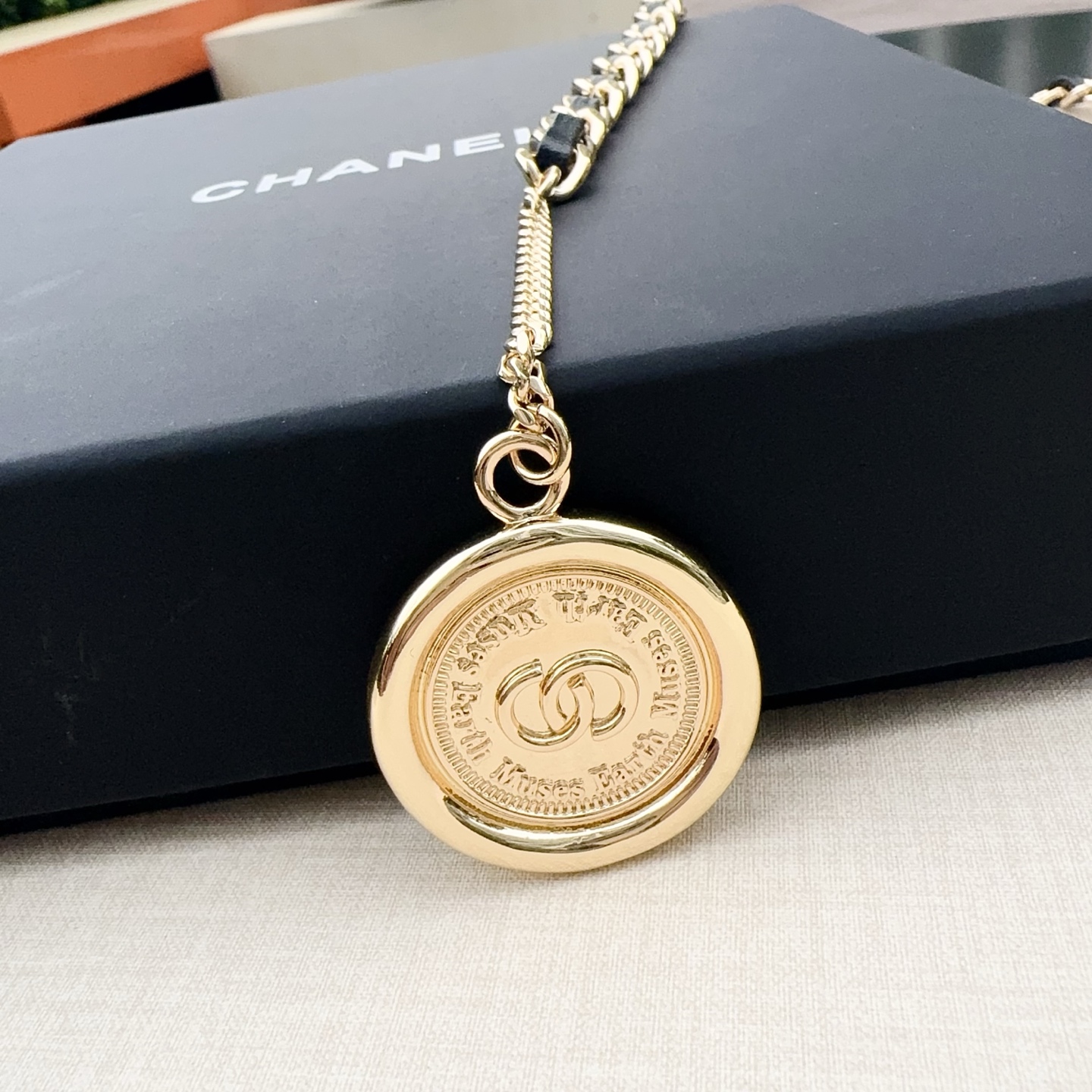 💥💥💥CHANEL 香奈儿、纯铜编织牛皮腰链、经典优雅、时尚百搭，长度：均码，
