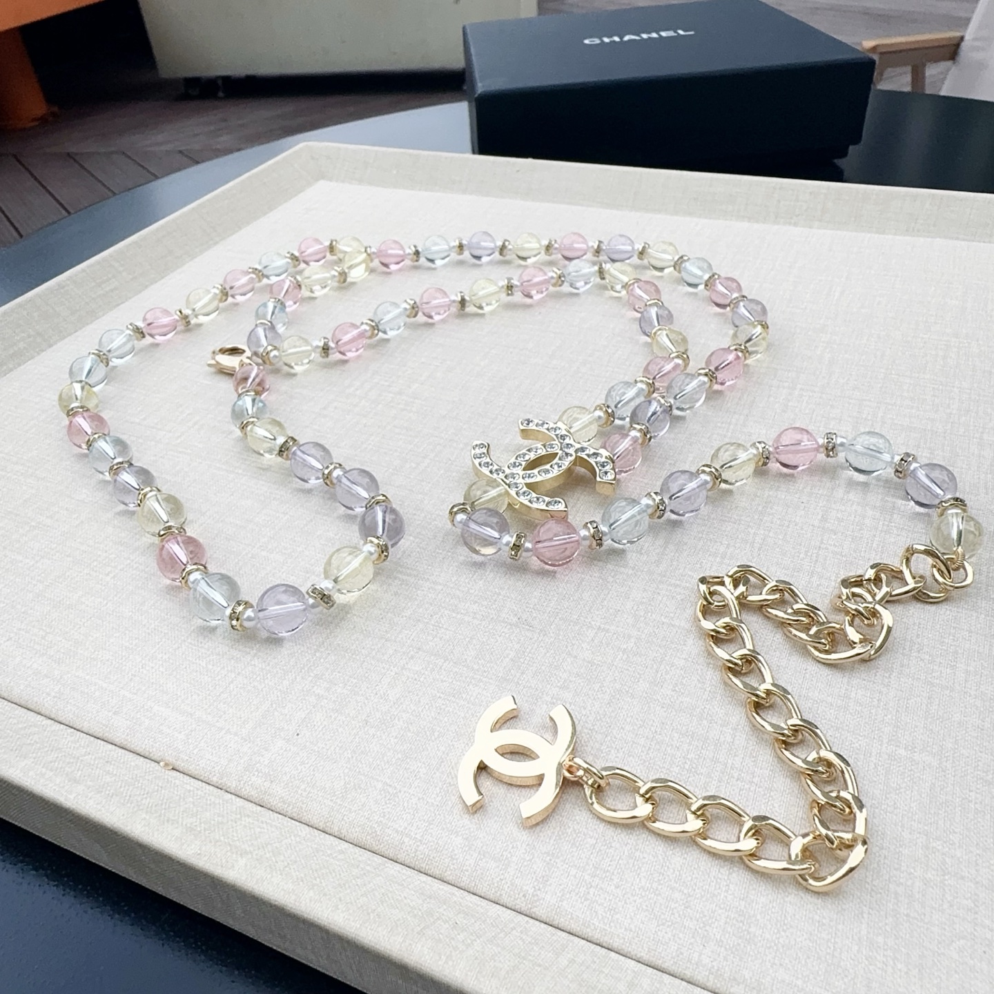 💥💥💥CHANEL 2026年春秋香奈儿、水晶珠子搭镶钻腰链、经典优雅、时尚百搭，长度：均码，