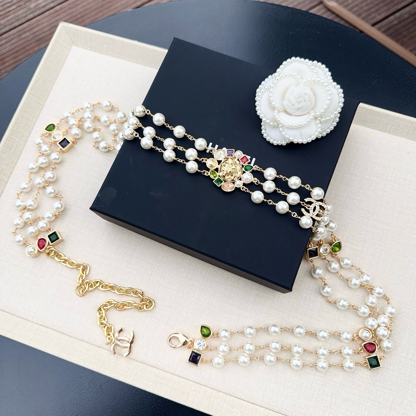 💥💥💥CHANEL 2026年春秋香奈儿、珍珠手工编镶嵌彩石腰链、经典优雅、时尚百搭，长度：均码；