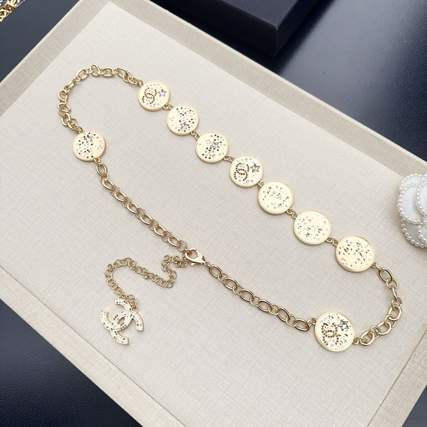 💥💥💥CHANEL 香奈儿、纯铜手工双面镶钻腰链、经典优雅、时尚百搭，长度：均码，