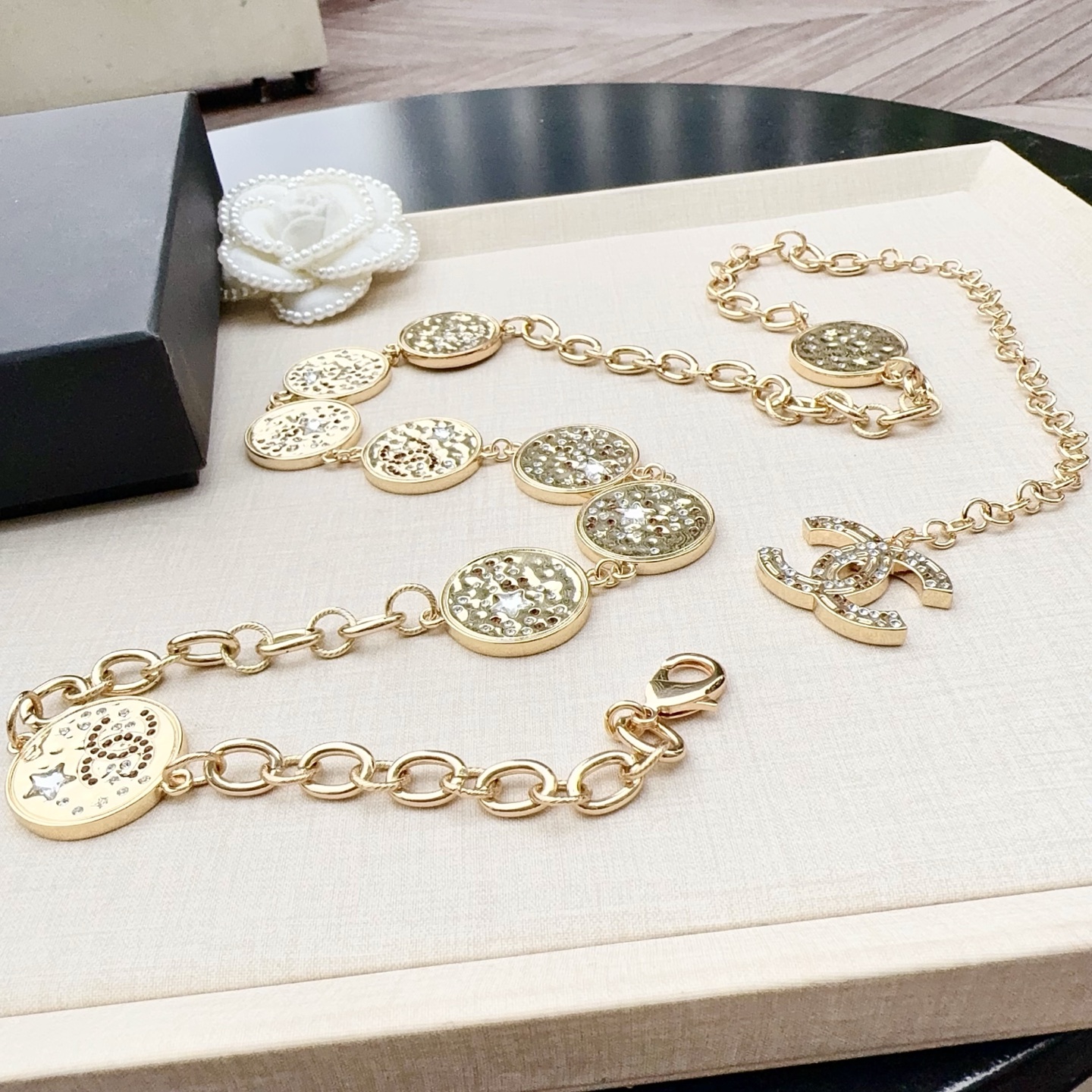 💥💥💥CHANEL 香奈儿、纯铜手工双面镶钻腰链、经典优雅、时尚百搭，长度：均码，
