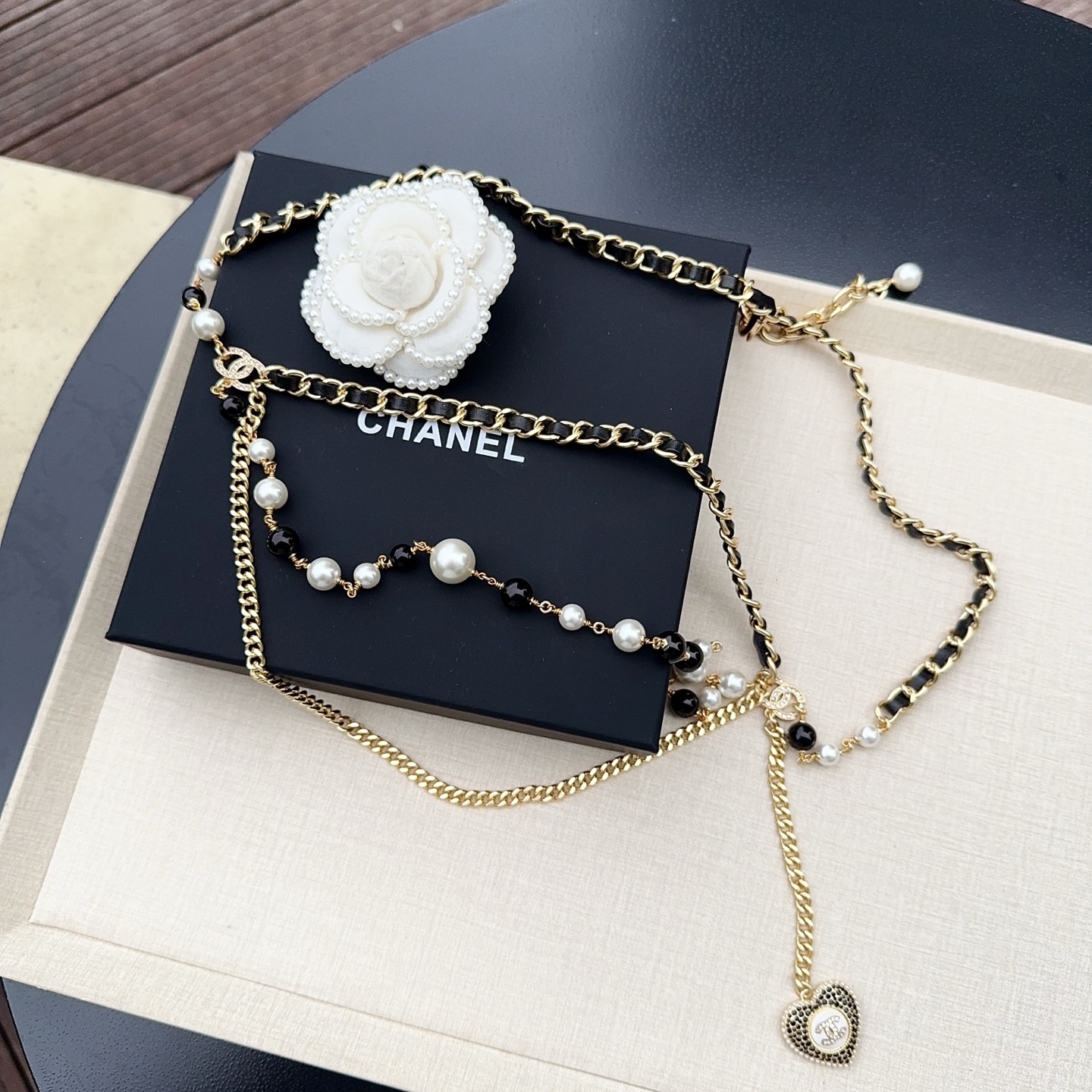 💥💥💥CHANEL 香奈儿  珍珠配牛皮编织纯铜腰链、长度：均码，