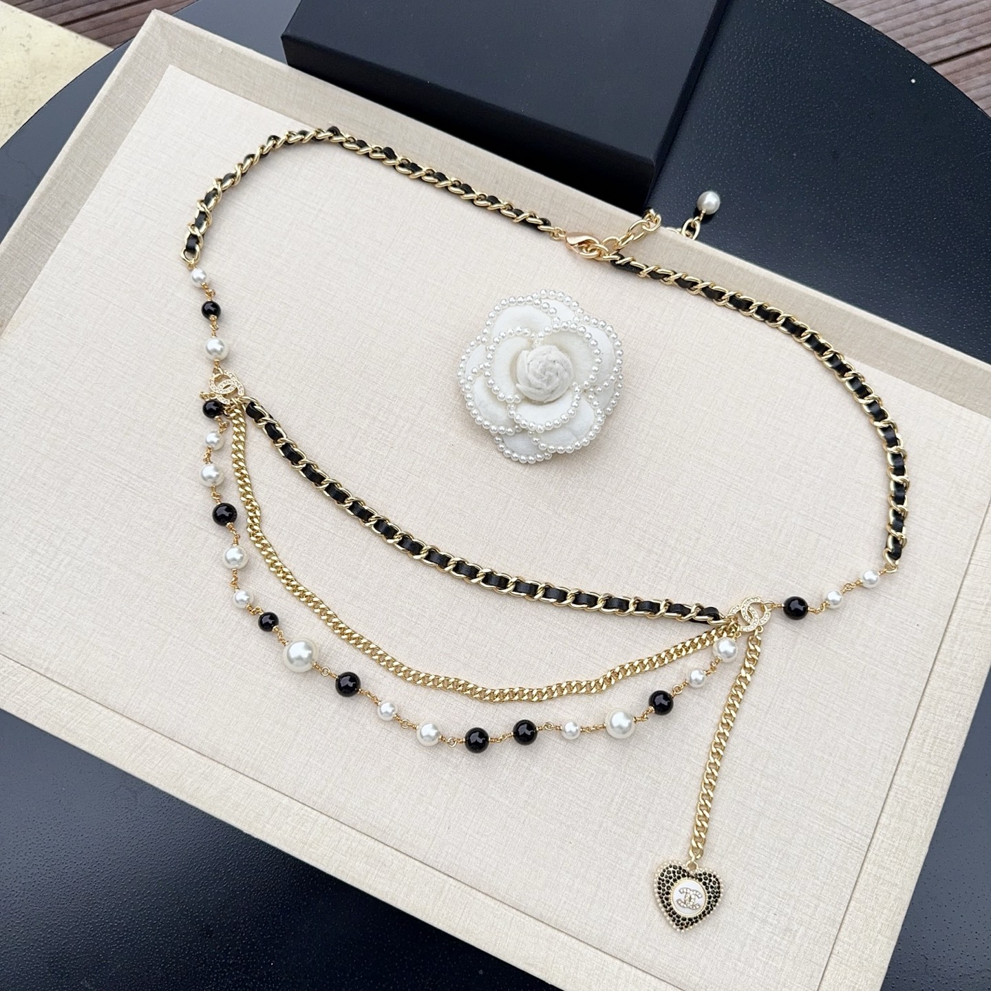 💥💥💥CHANEL 香奈儿  珍珠配牛皮编织纯铜腰链、长度：均码，