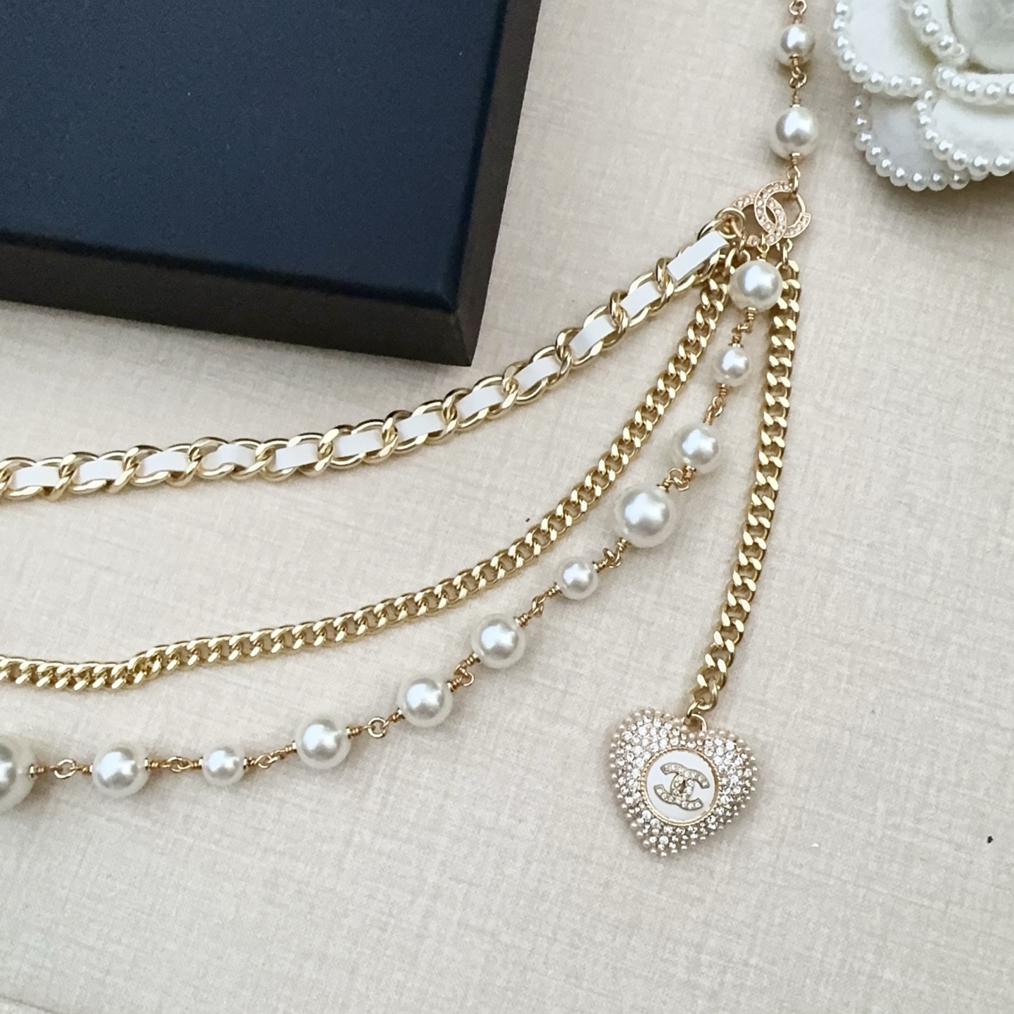 💥💥💥CHANEL 香奈儿  珍珠配牛皮编织纯铜腰链、长度：均码，