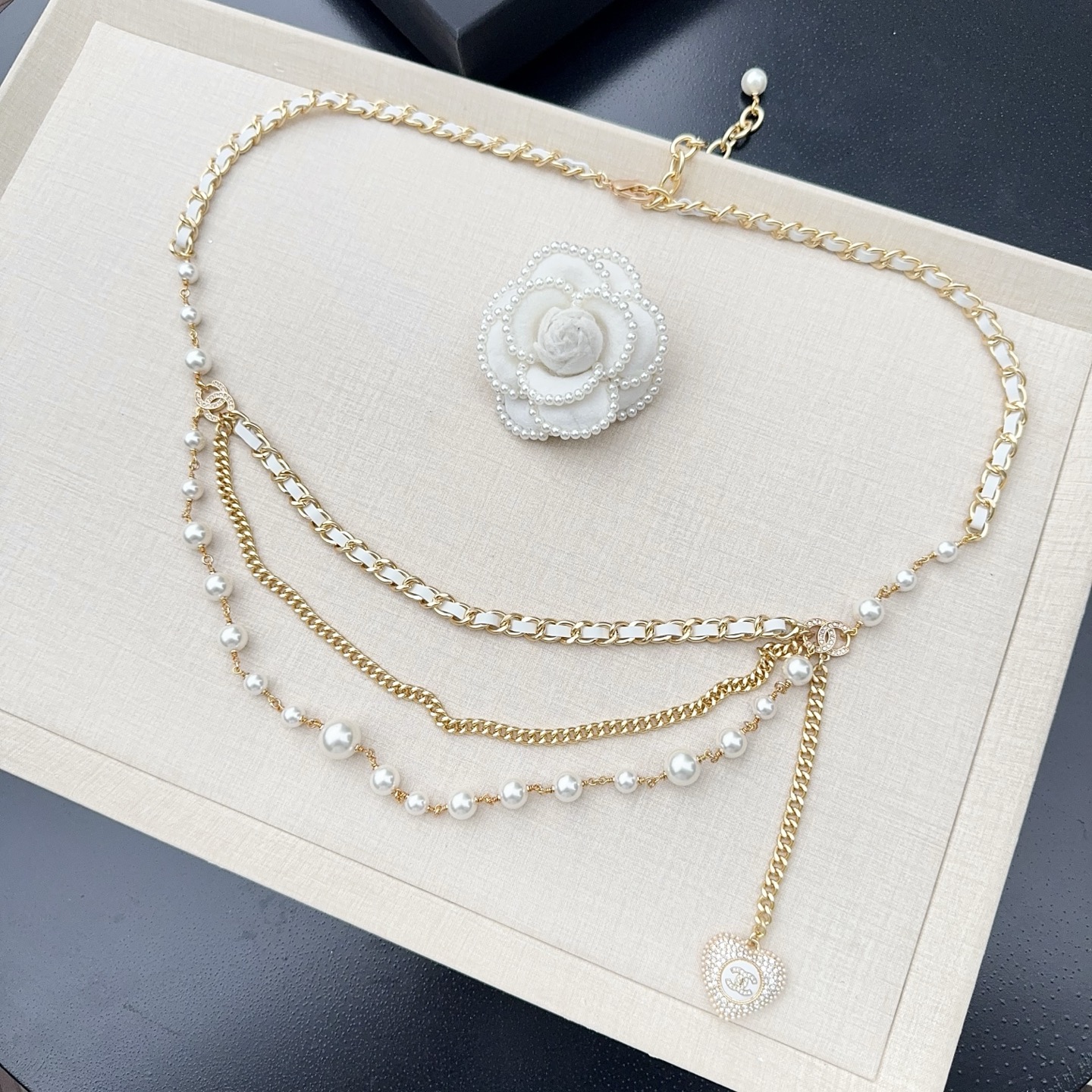 💥💥💥CHANEL 香奈儿  珍珠配牛皮编织纯铜腰链、长度：均码，