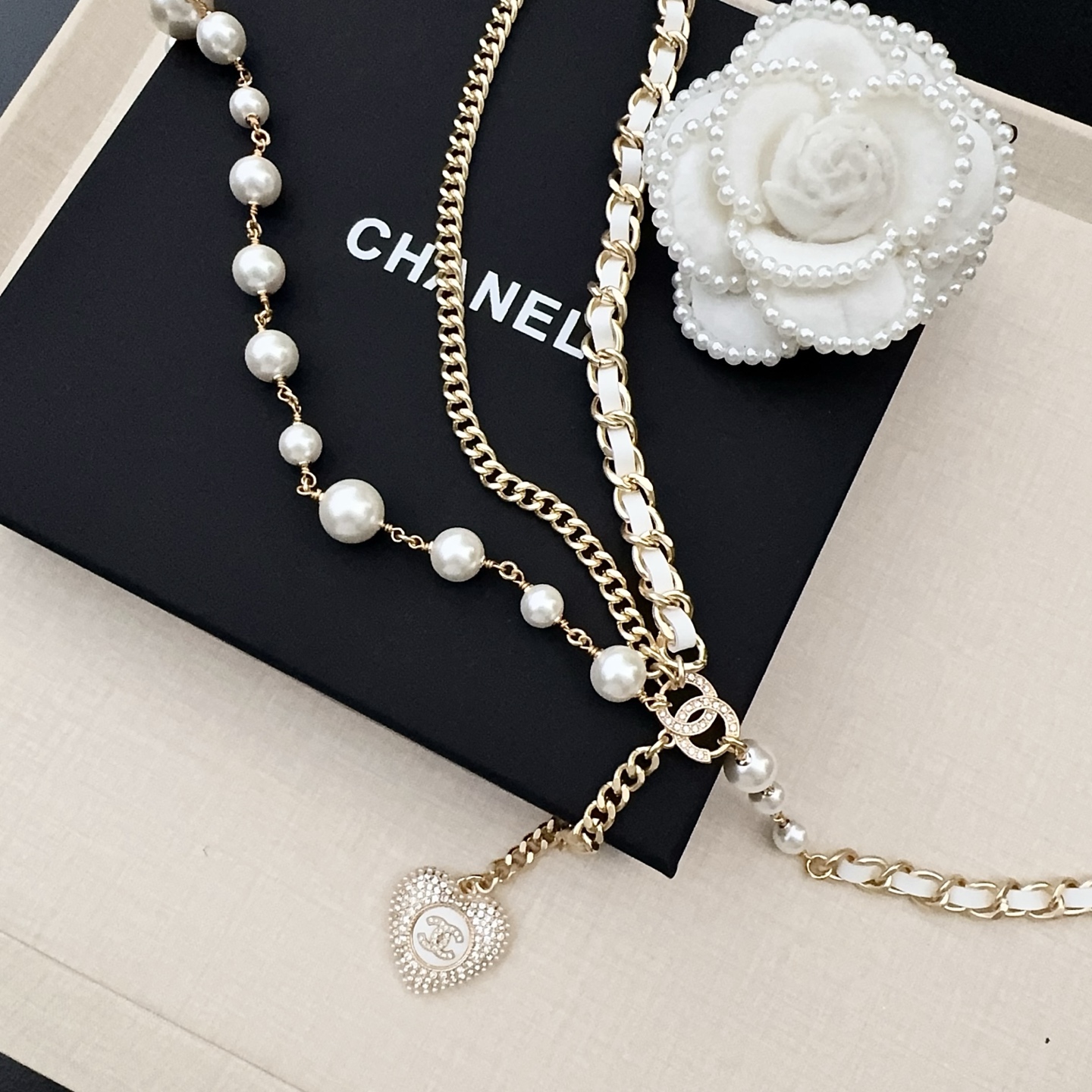 💥💥💥CHANEL 香奈儿  珍珠配牛皮编织纯铜腰链、长度：均码，
