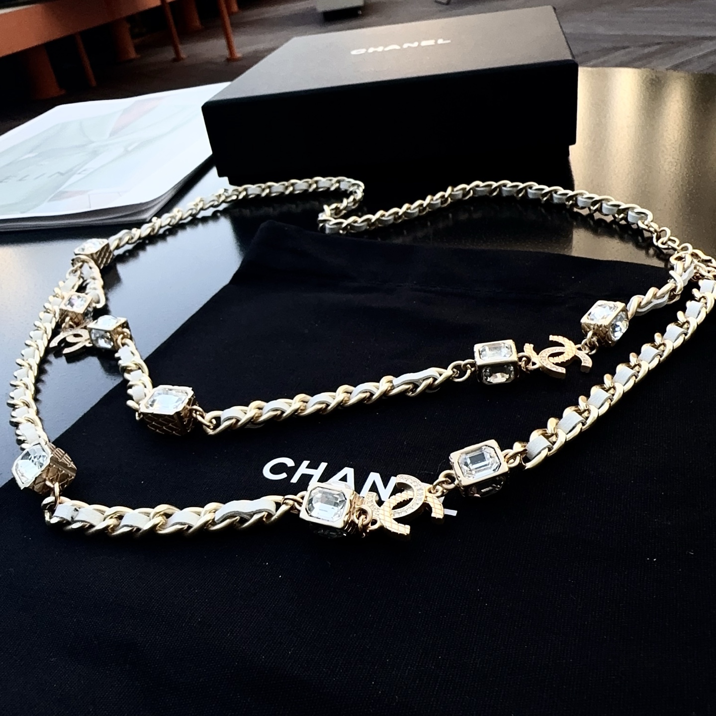 💥💥💥CHANEL 香奈儿  纯铜镶钻穿皮腰链、时尚简约，休闲百搭🌹  长度：均码，