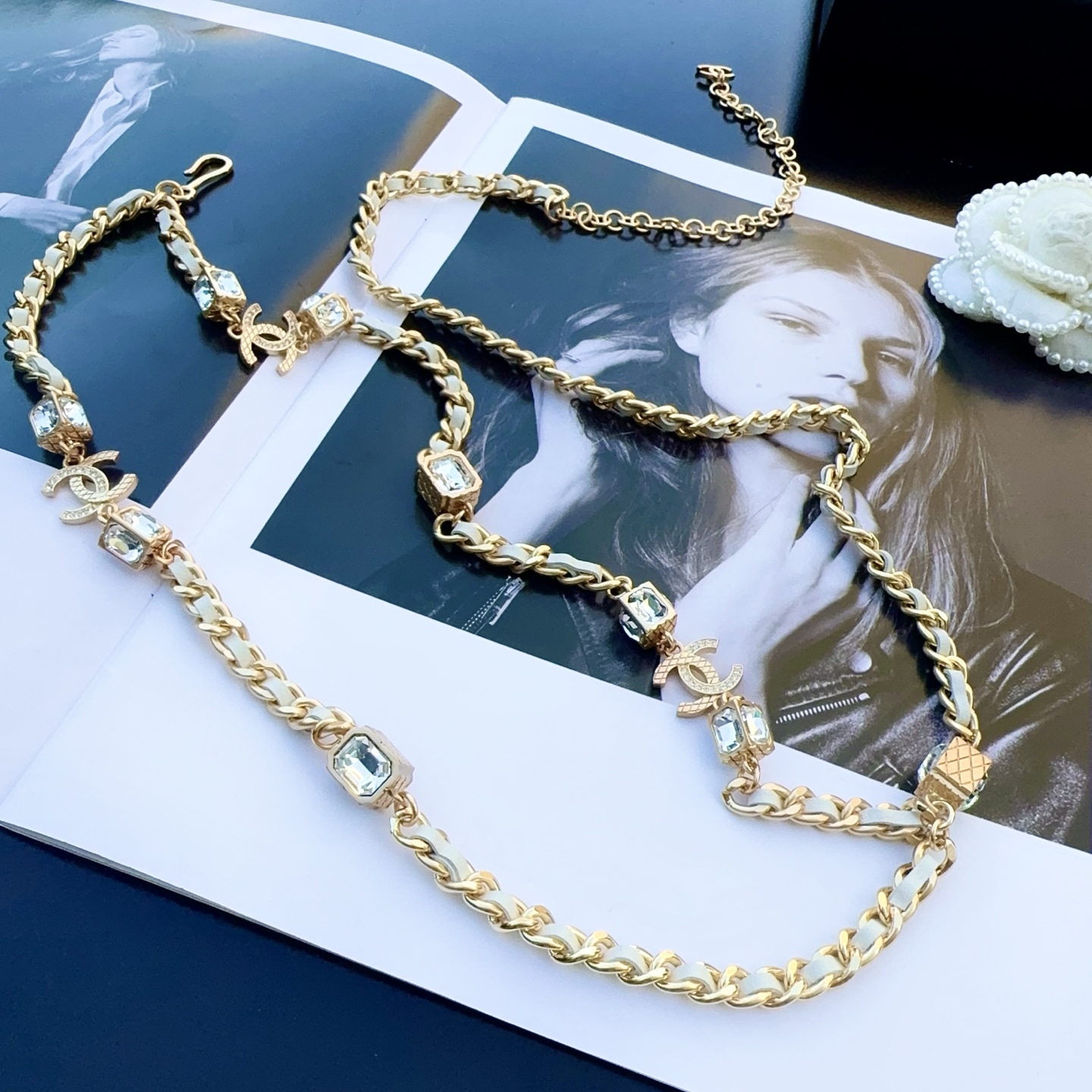 💥💥💥CHANEL 香奈儿  纯铜镶钻穿皮腰链、时尚简约，休闲百搭🌹  长度：均码，