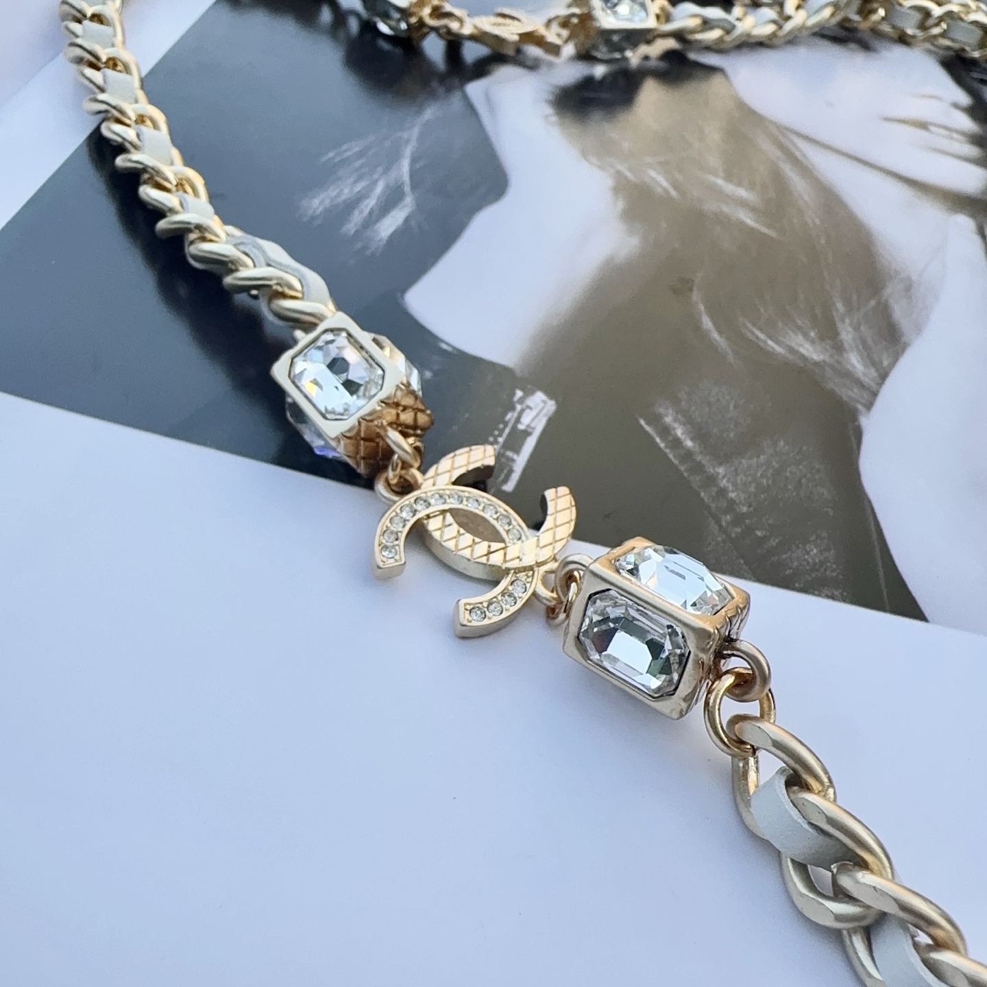 💥💥💥CHANEL 香奈儿  纯铜镶钻穿皮腰链、时尚简约，休闲百搭🌹  长度：均码，