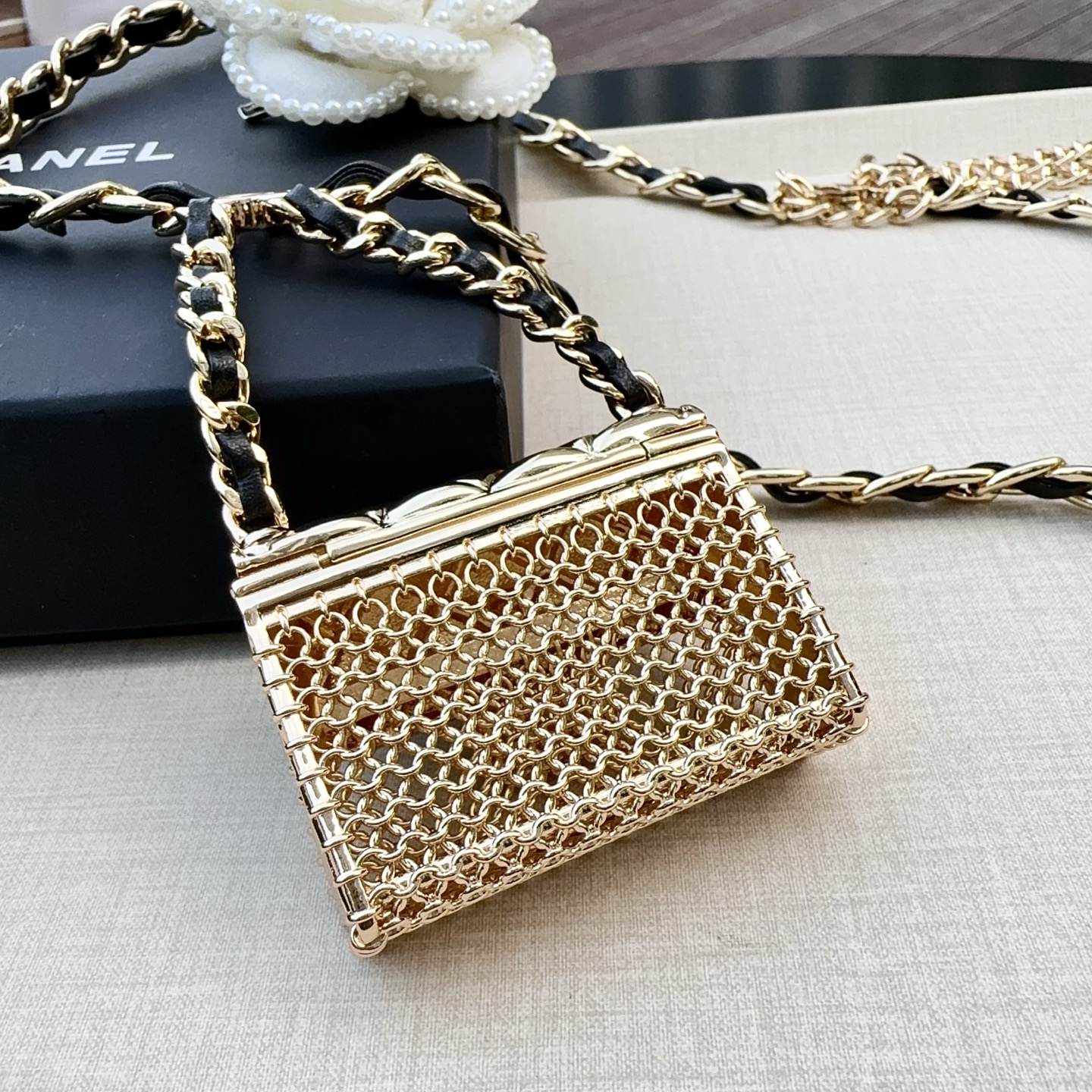 💥💥💥CHANEL 香奈儿、编织牛皮腰链配小包、经典优雅、时尚百搭，长度：均码；