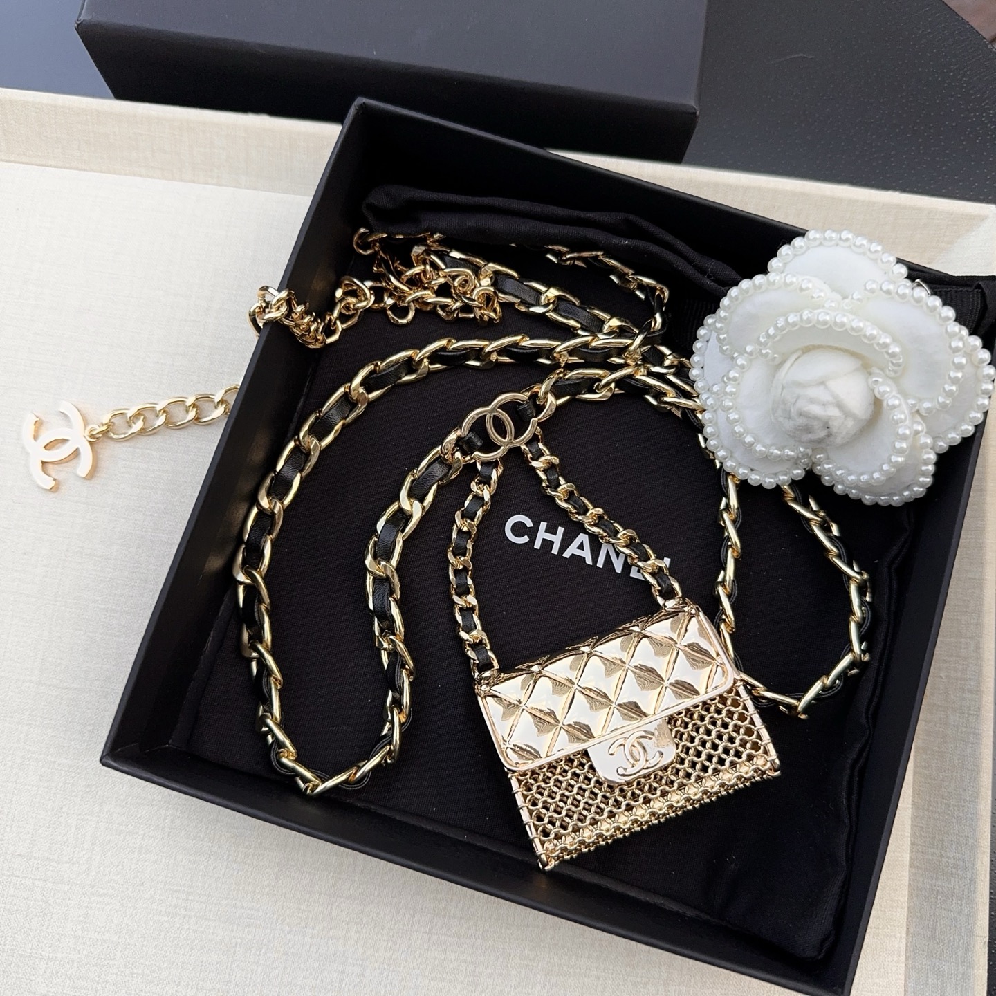 💥💥💥CHANEL 香奈儿、编织牛皮腰链配小包、经典优雅、时尚百搭，长度：均码；