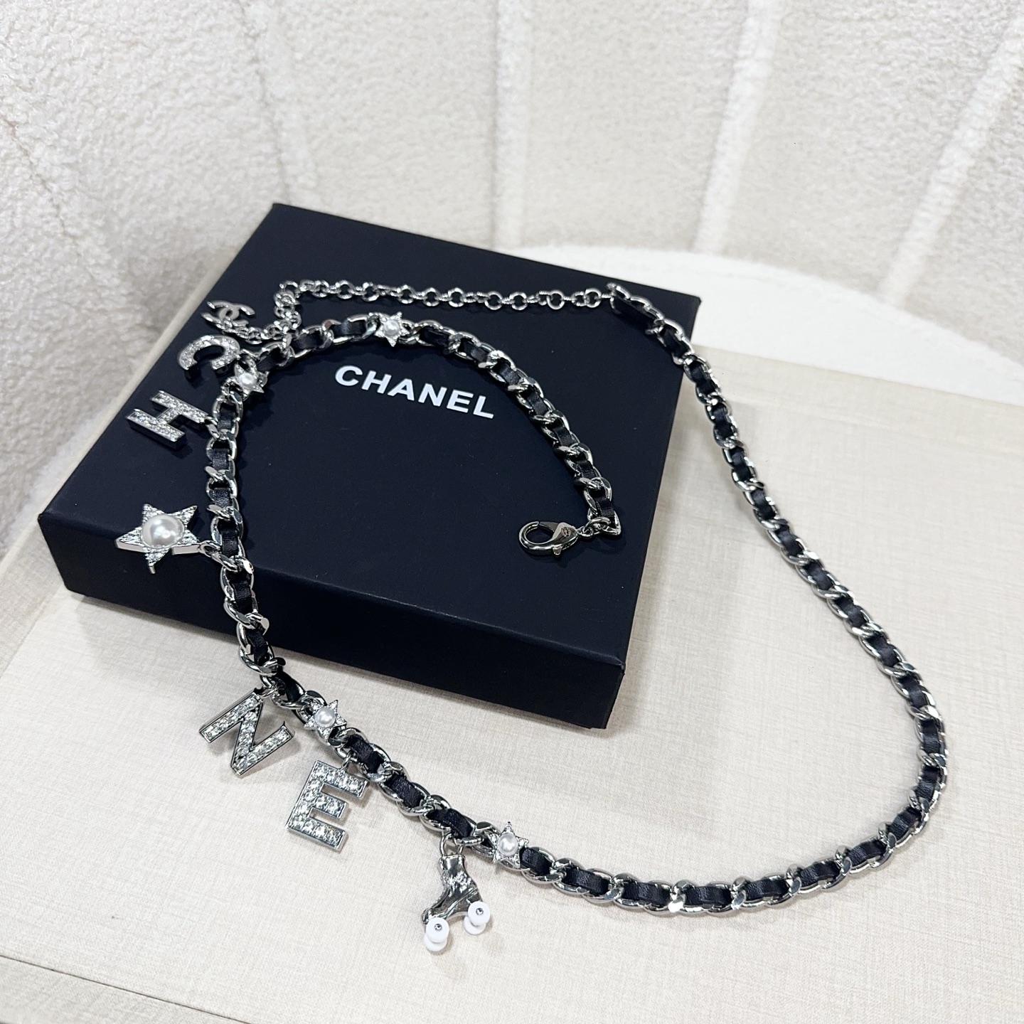 💥💥💥CHANEL 香奈儿  手工镶钻编皮腰链，优雅气质，时尚品味🌹，长度：均码，
