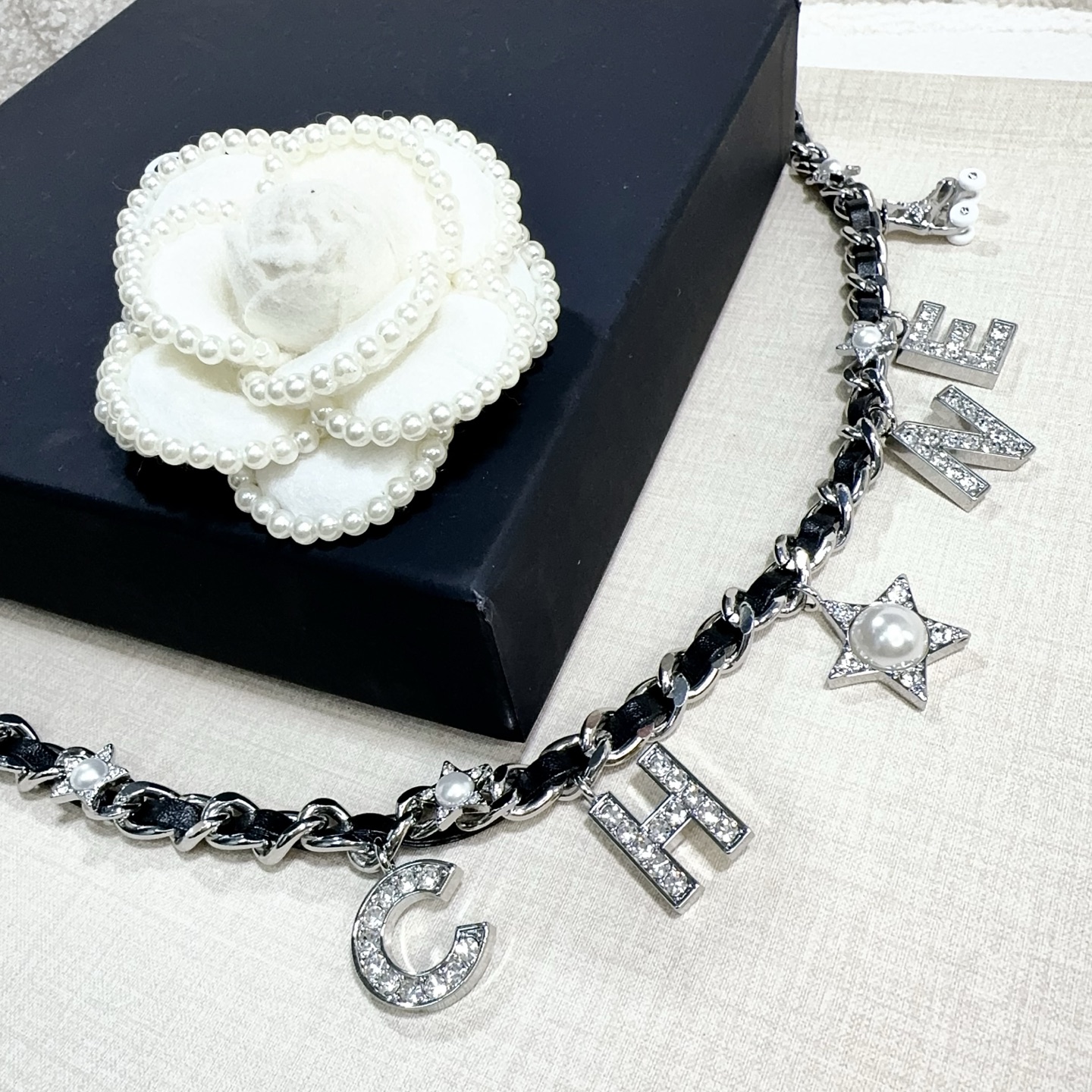 💥💥💥CHANEL 香奈儿  手工镶钻编皮腰链，优雅气质，时尚品味🌹，长度：均码，