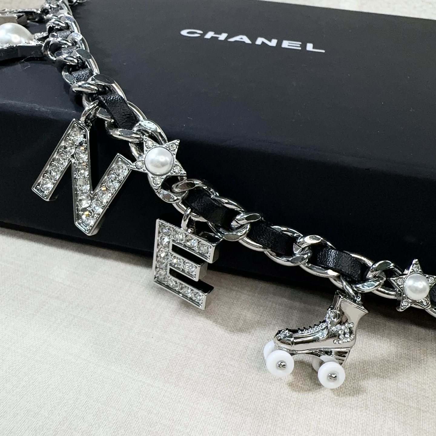 💥💥💥CHANEL 香奈儿  手工镶钻编皮腰链，优雅气质，时尚品味🌹，长度：均码，
