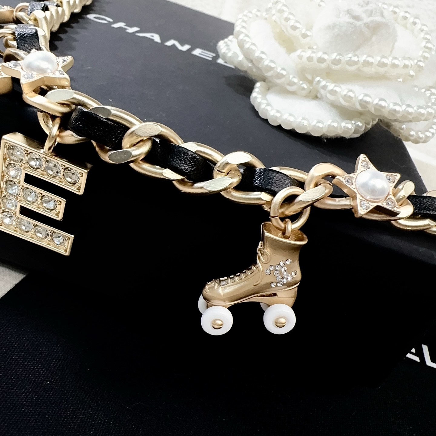 💥💥💥CHANEL 香奈儿  手工镶钻编皮腰链，优雅气质，时尚品味🌹，长度：均码，