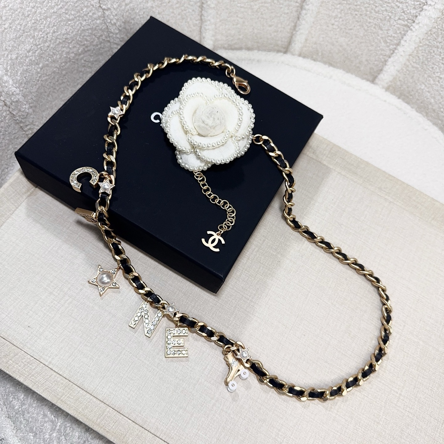 💥💥💥CHANEL 香奈儿  手工镶钻编皮腰链，优雅气质，时尚品味🌹，长度：均码，