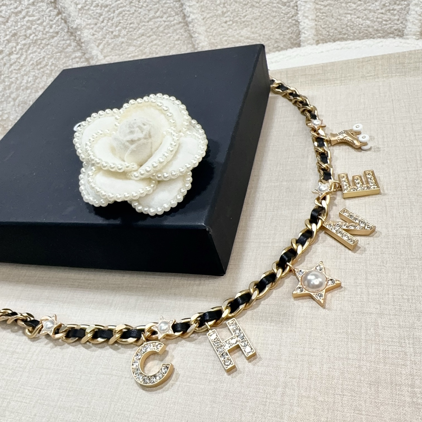 💥💥💥CHANEL 香奈儿  手工镶钻编皮腰链，优雅气质，时尚品味🌹，长度：均码，
