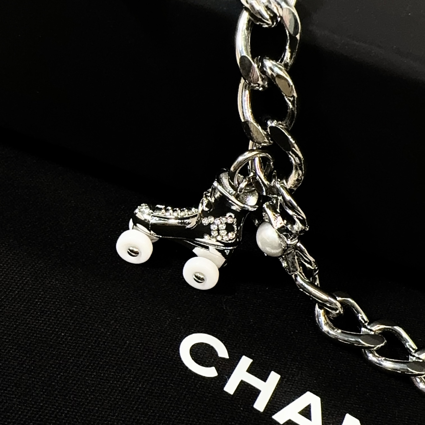 💥💥💥CHANEL 香奈儿  手工镶钻编皮腰链，优雅气质，时尚品味🌹，长度：均码，