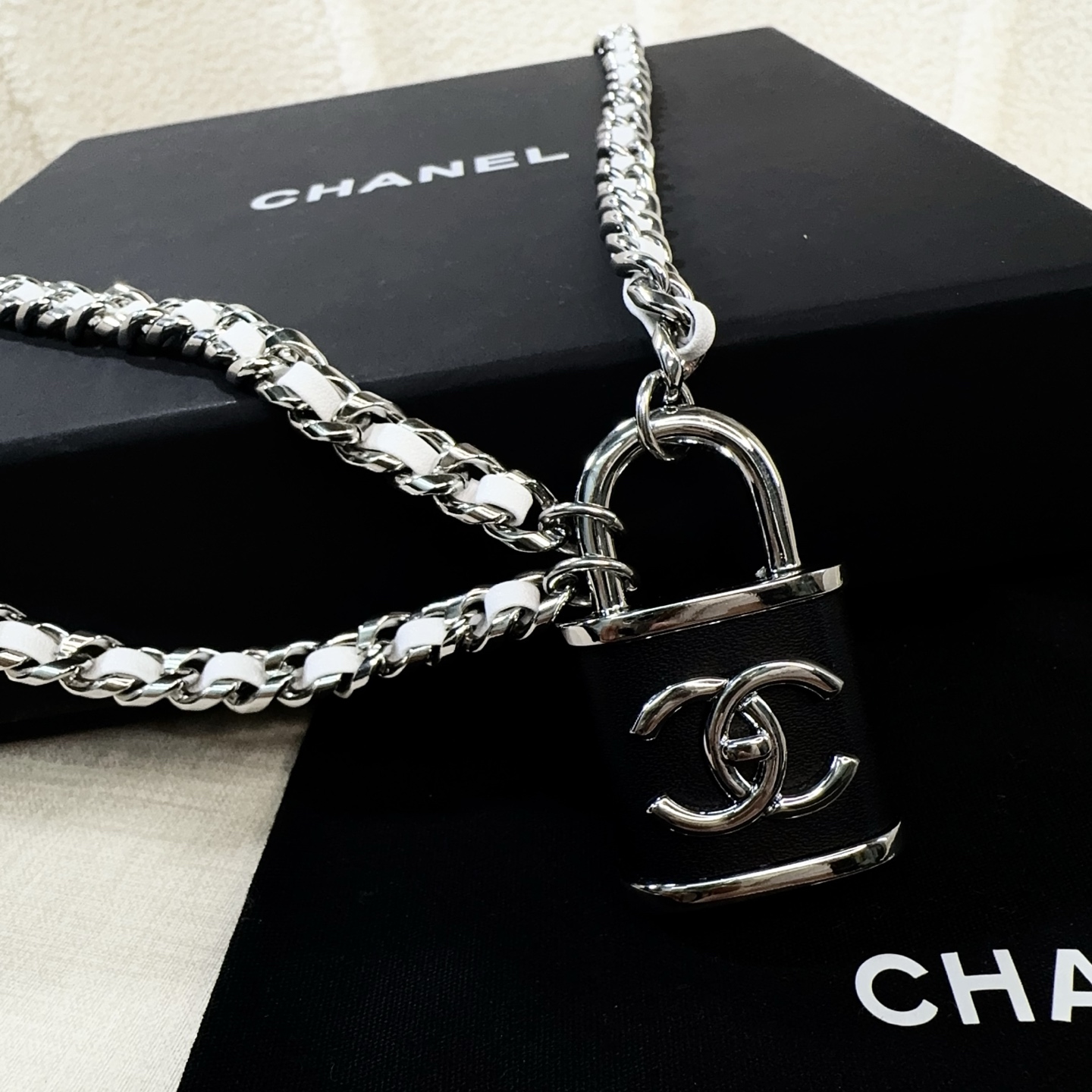 💥💥💥CHANEL 香奈儿、手工编织链条配铜锁扣腰链、经典优雅、时尚百搭，长度：均码，