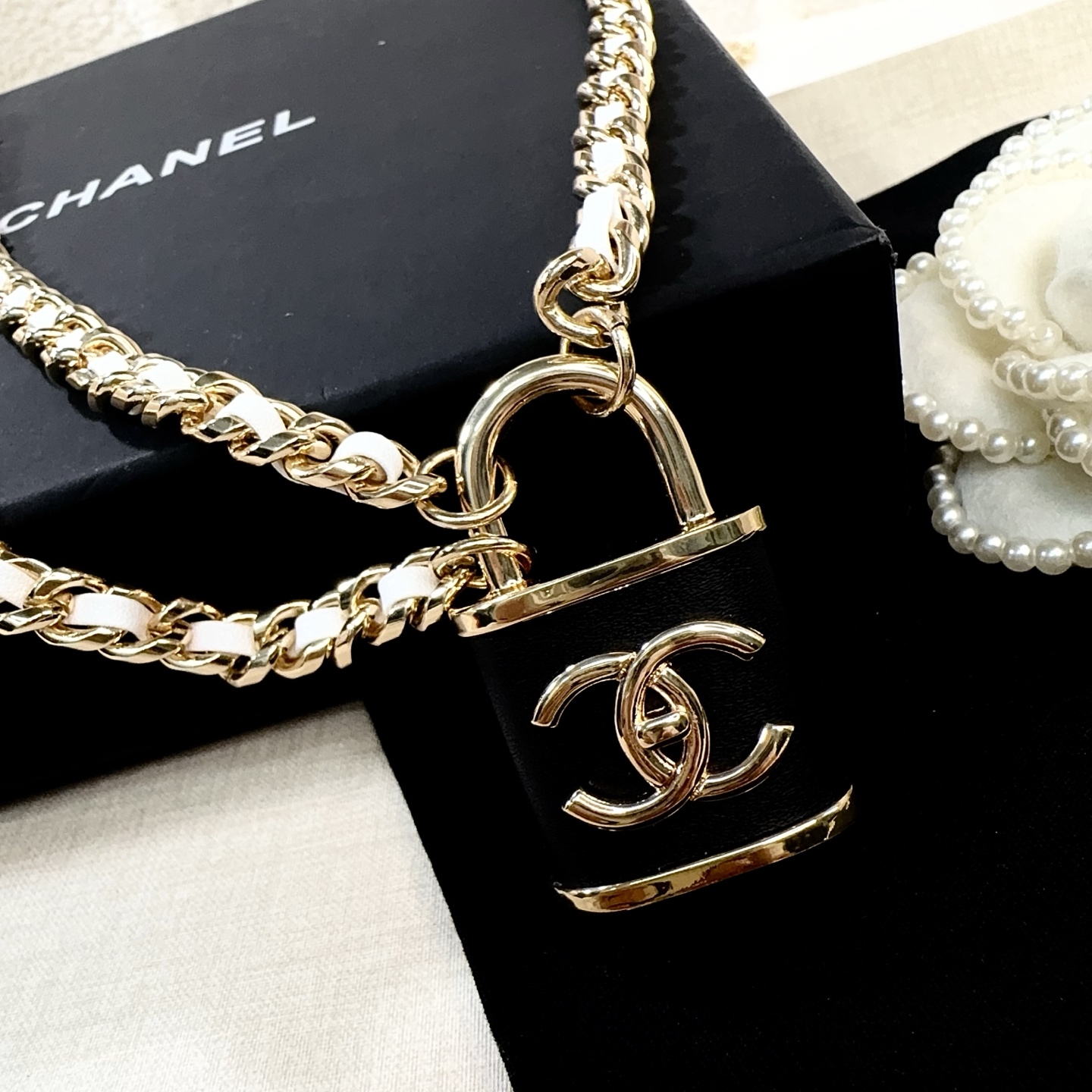💥💥💥CHANEL 香奈儿、手工编织链条配铜锁扣腰链、经典优雅、时尚百搭，长度：均码，