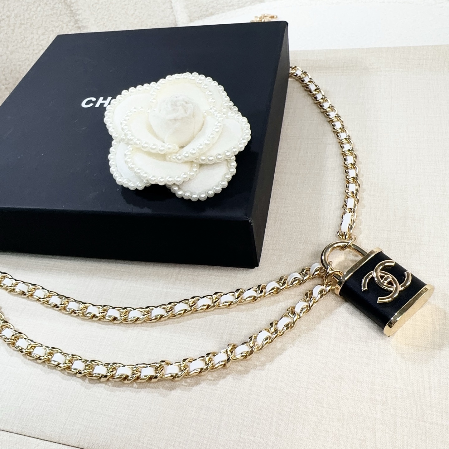 💥💥💥CHANEL 香奈儿、手工编织链条配铜锁扣腰链、经典优雅、时尚百搭，长度：均码，