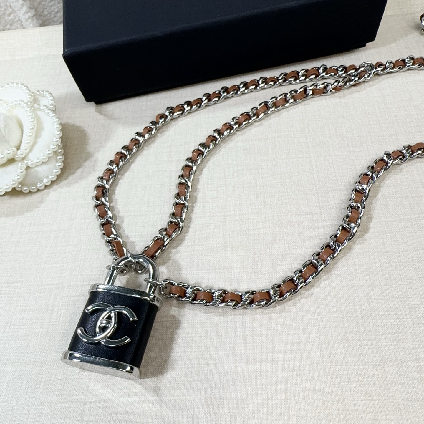 💥💥💥CHANEL 香奈儿、手工编织链条配铜锁扣腰链、经典优雅、时尚百搭，长度：均码，