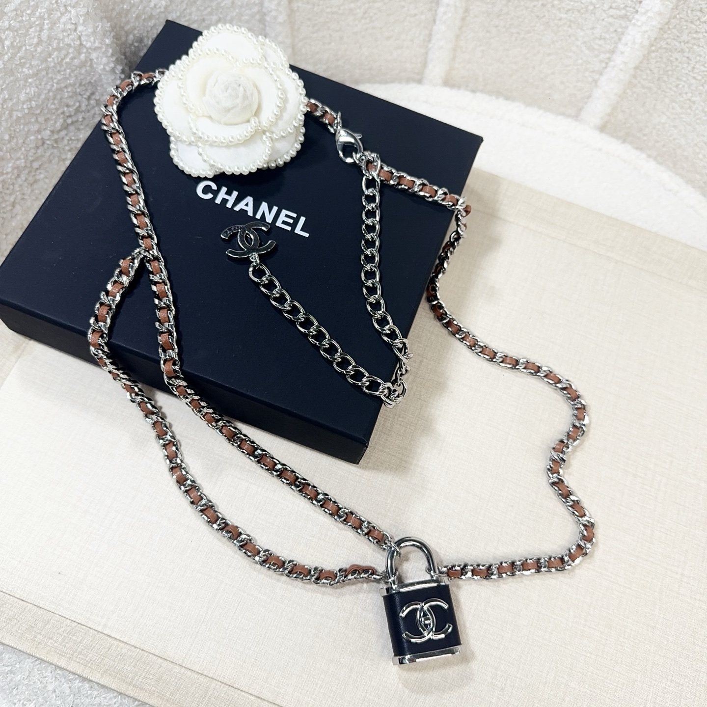 💥💥💥CHANEL 香奈儿、手工编织链条配铜锁扣腰链、经典优雅、时尚百搭，长度：均码，