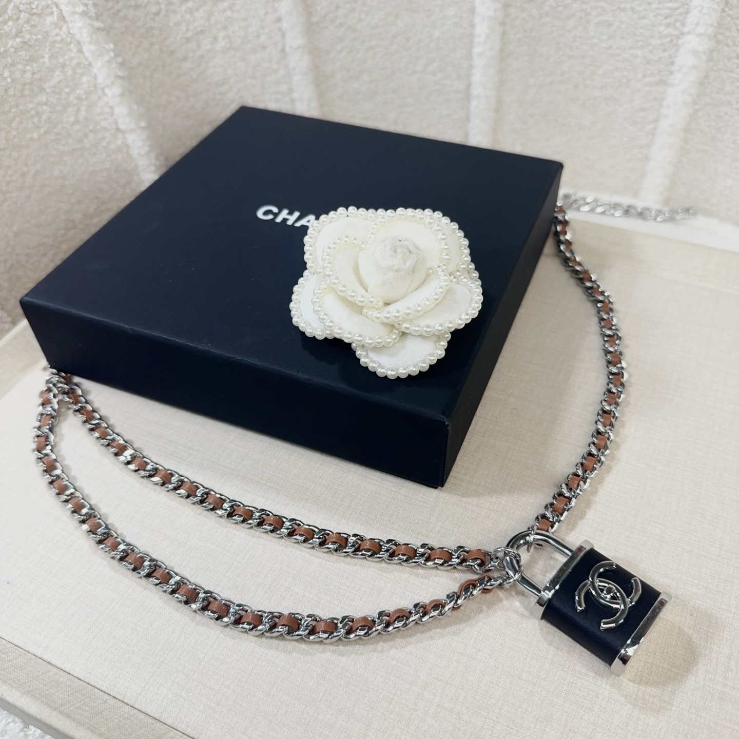 💥💥💥CHANEL 香奈儿、手工编织链条配铜锁扣腰链、经典优雅、时尚百搭，长度：均码，