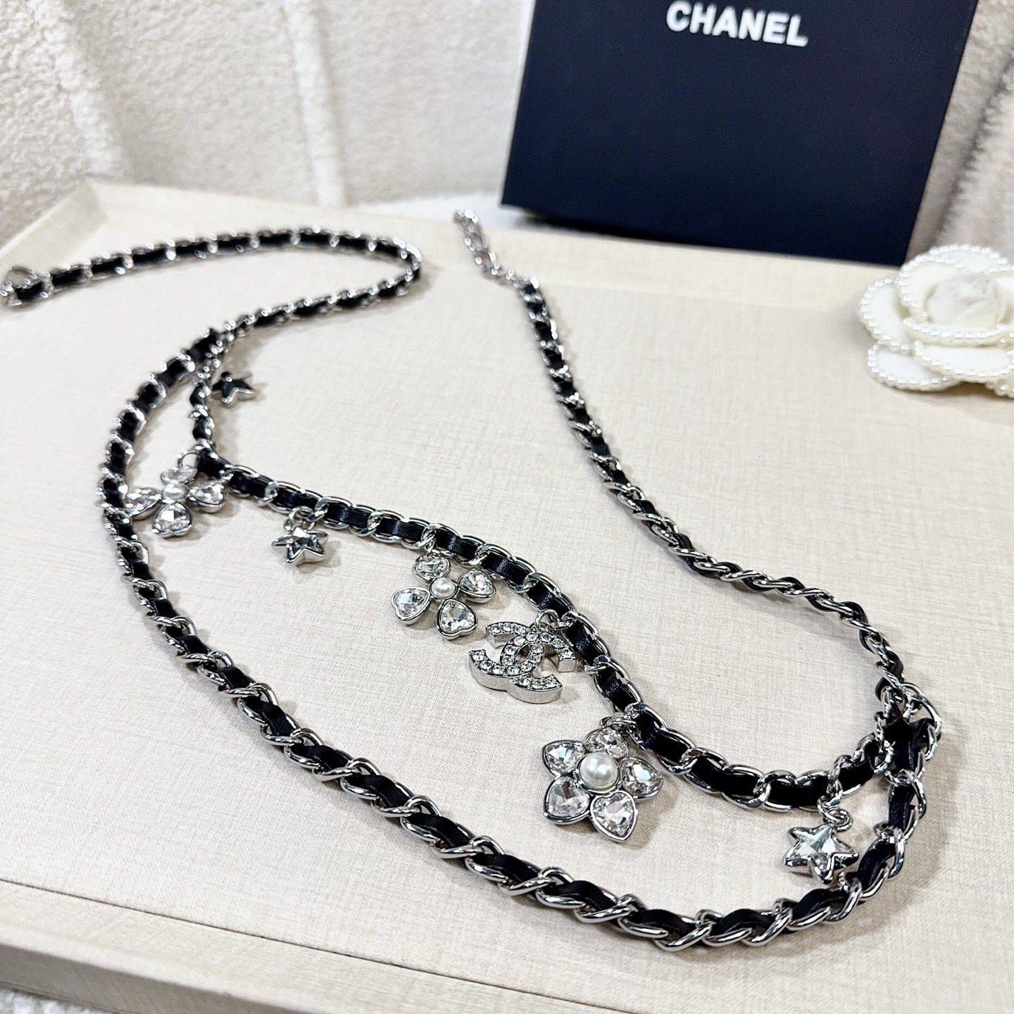 💥💥💥CHANEL 香奈儿  镶钻小五金手工编皮腰链，优雅气质，时尚品味🌹，长度：均码，