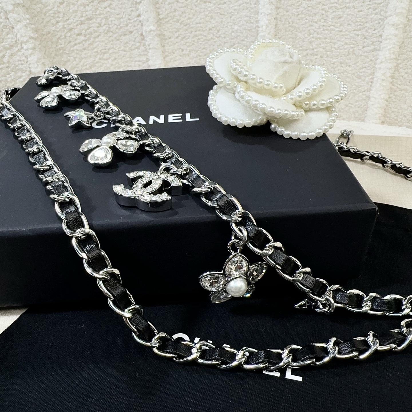 💥💥💥CHANEL 香奈儿  镶钻小五金手工编皮腰链，优雅气质，时尚品味🌹，长度：均码，