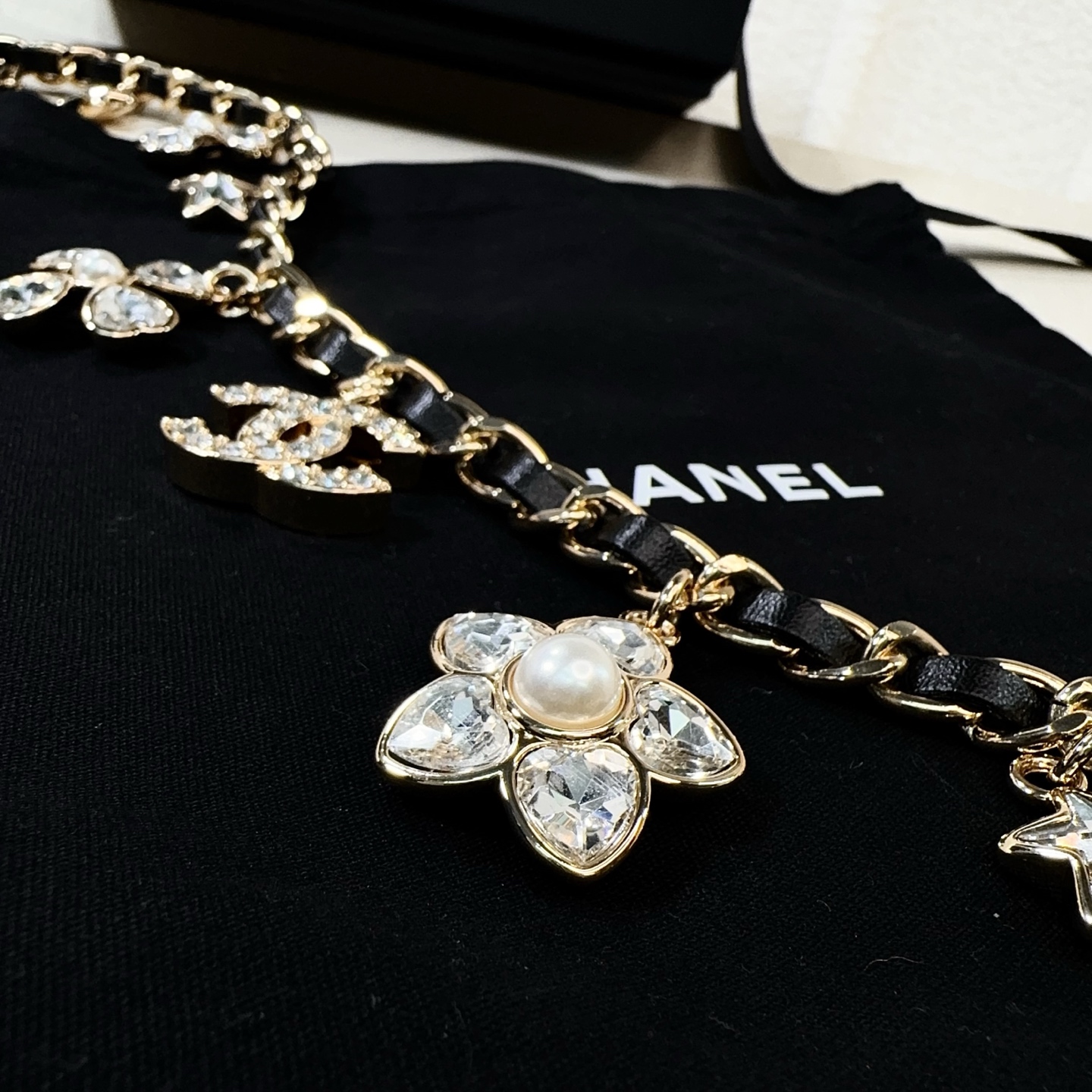 💥💥💥CHANEL 香奈儿  镶钻小五金手工编皮腰链，优雅气质，时尚品味🌹，长度：均码，