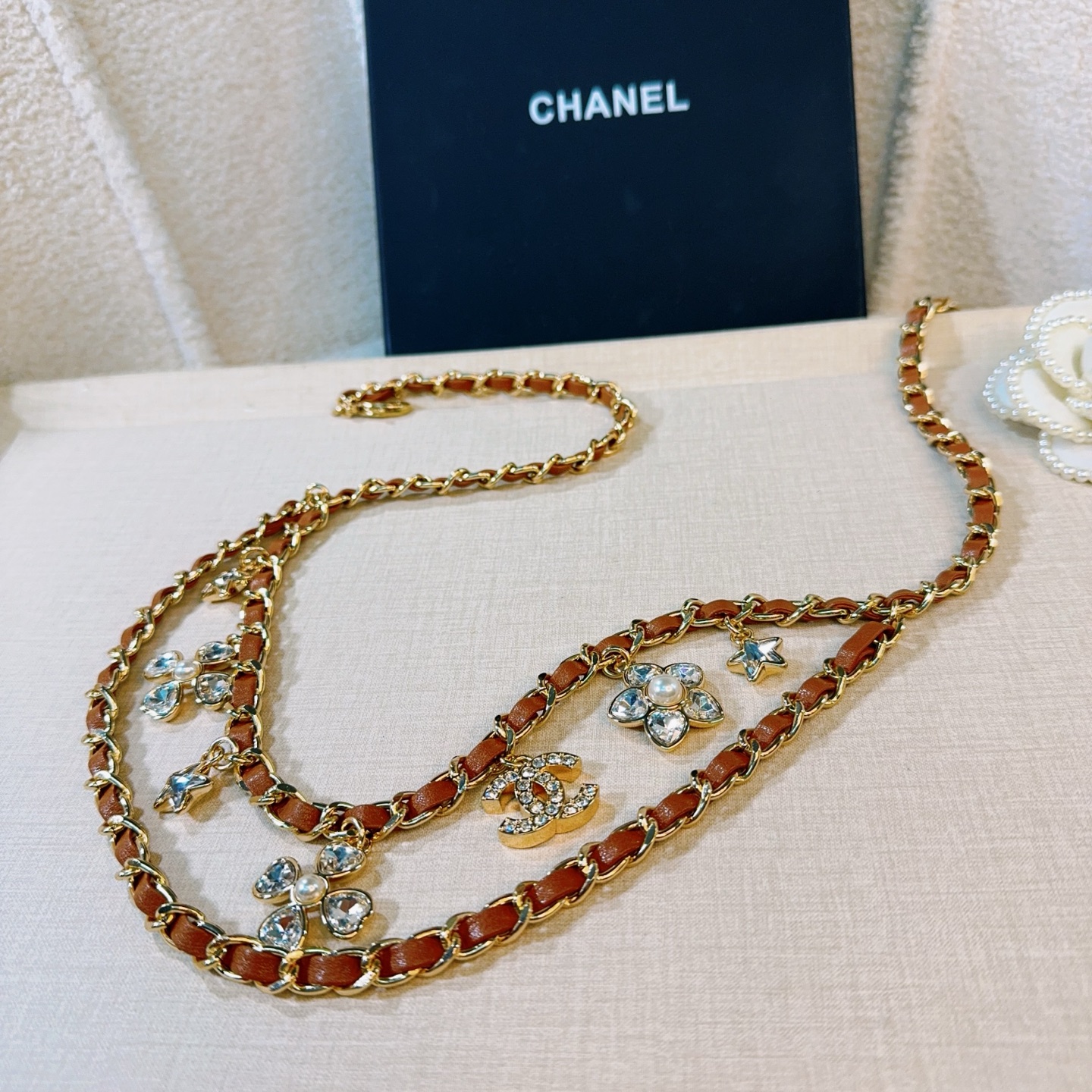 💥💥💥CHANEL 香奈儿  镶钻小五金手工编皮腰链，优雅气质，时尚品味🌹，长度：均码，