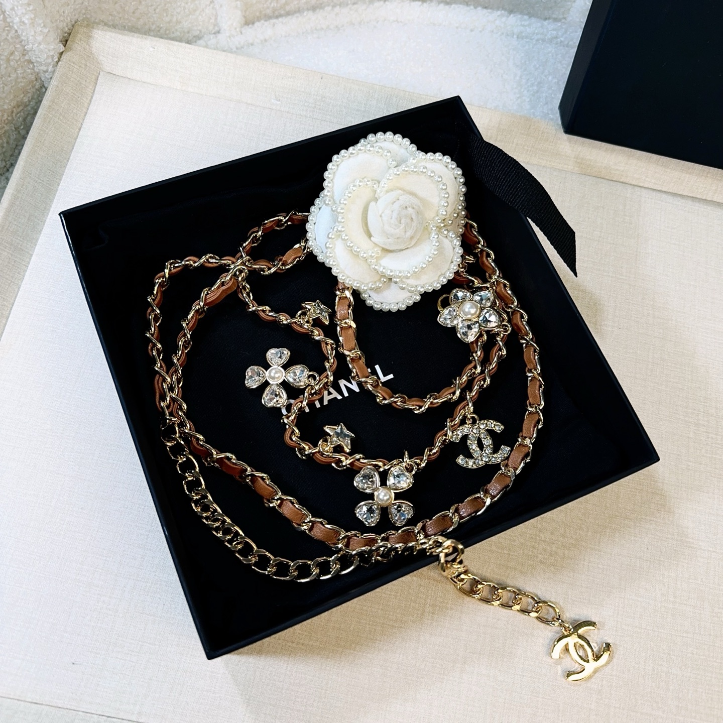 💥💥💥CHANEL 香奈儿  镶钻小五金手工编皮腰链，优雅气质，时尚品味🌹，长度：均码，