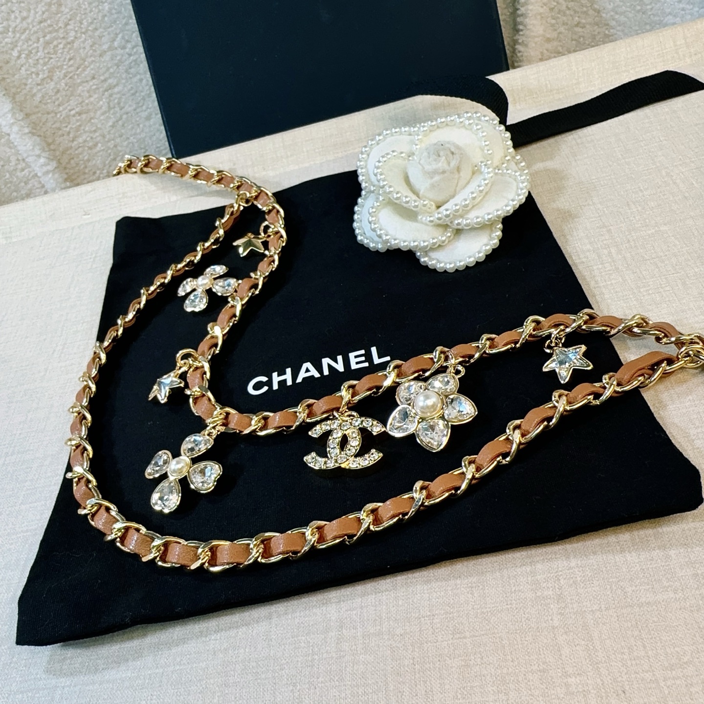 💥💥💥CHANEL 香奈儿  镶钻小五金手工编皮腰链，优雅气质，时尚品味🌹，长度：均码，