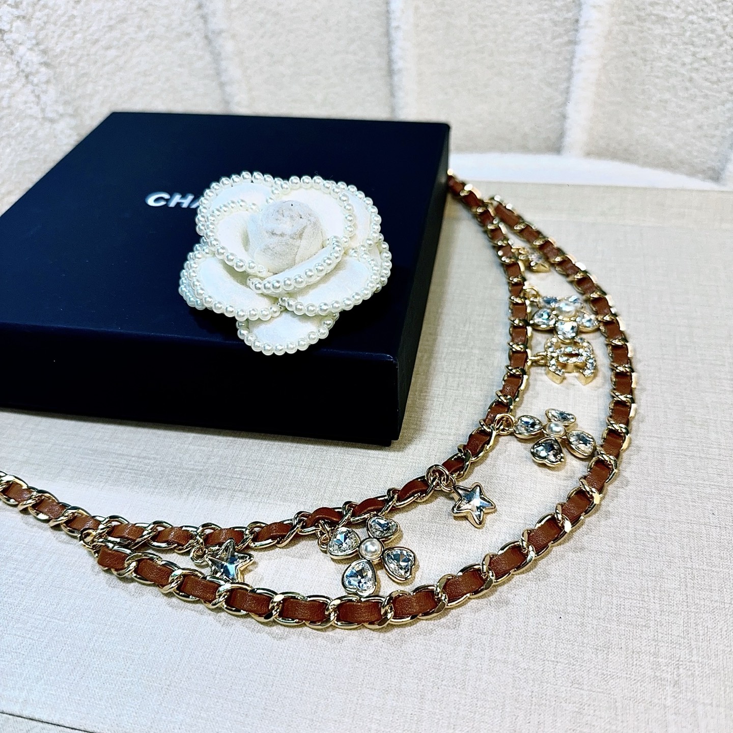 💥💥💥CHANEL 香奈儿  镶钻小五金手工编皮腰链，优雅气质，时尚品味🌹，长度：均码，