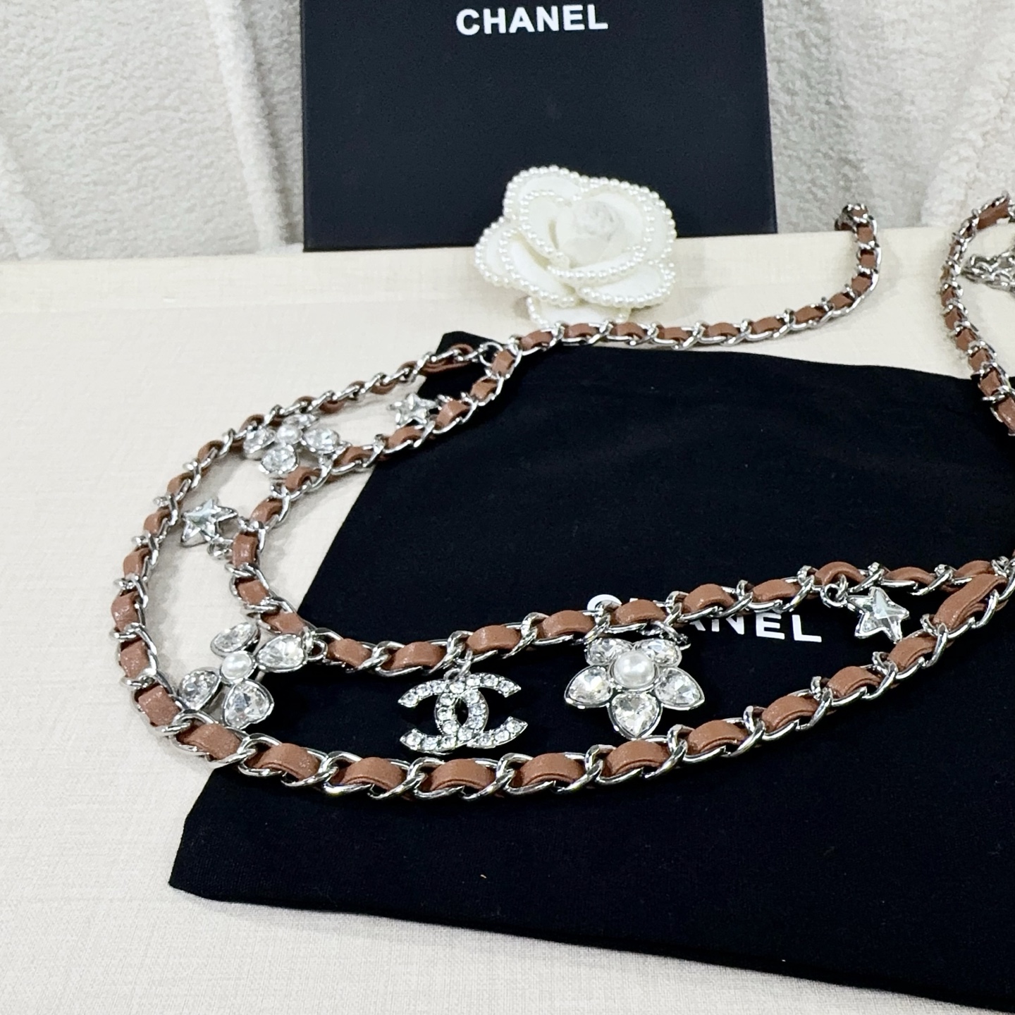 💥💥💥CHANEL 香奈儿  镶钻小五金手工编皮腰链，优雅气质，时尚品味🌹，长度：均码，
