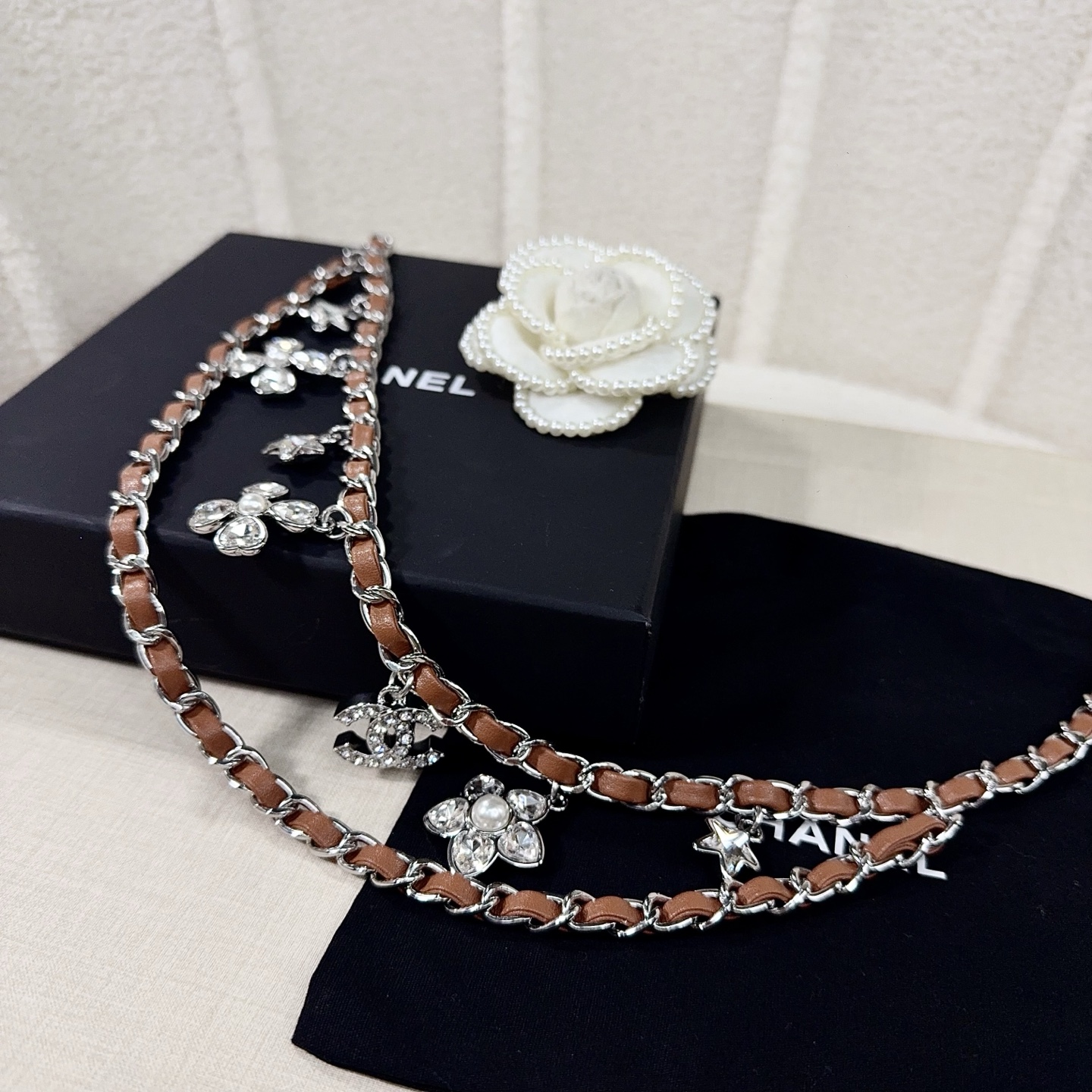 💥💥💥CHANEL 香奈儿  镶钻小五金手工编皮腰链，优雅气质，时尚品味🌹，长度：均码，