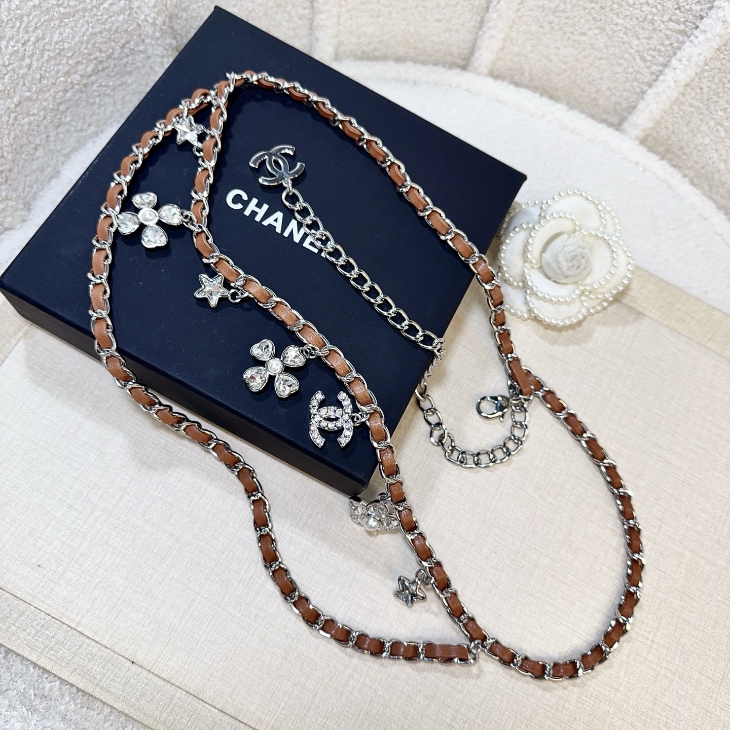 💥💥💥CHANEL 香奈儿  镶钻小五金手工编皮腰链，优雅气质，时尚品味🌹，长度：均码，