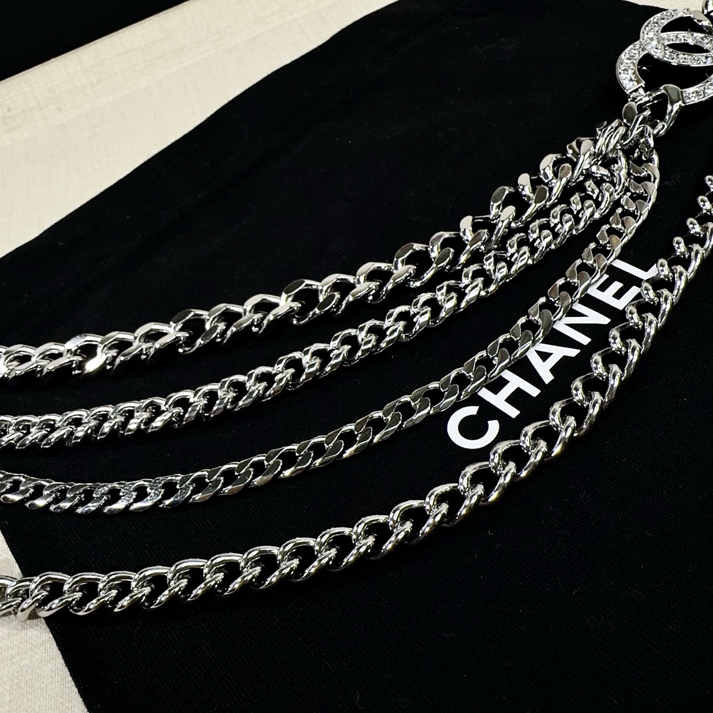 💥💥💥CHANEL 香奈儿、链条搭配镶钻小五金腰链、经典优雅、时尚百搭，长度：均码，