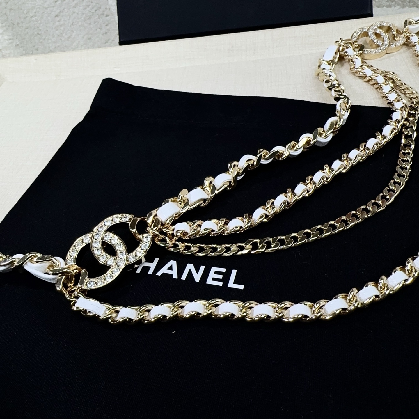 💥💥💥CHANEL 香奈儿、镶钻小五金搭配编织皮腰链、经典优雅、时尚百搭，长度：均码，