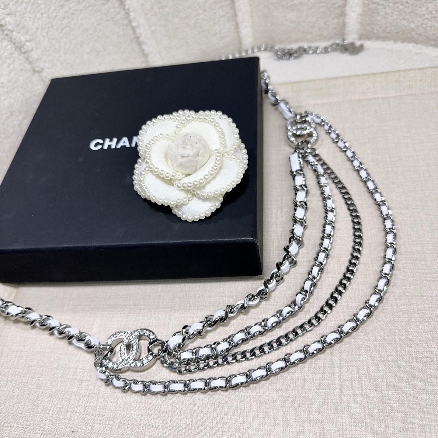💥💥💥CHANEL 香奈儿、镶钻小五金搭配编织皮腰链、经典优雅、时尚百搭，长度：均码，